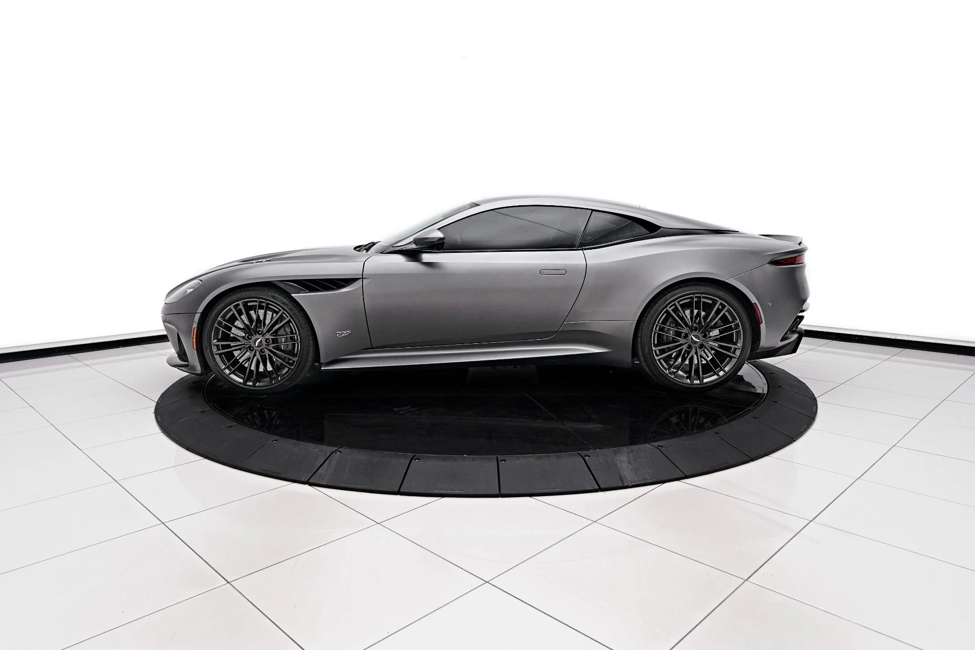 mph003_1722733352_Used_2021_Aston_Martin_DBS_Superleggera_1720056623_19c1088269