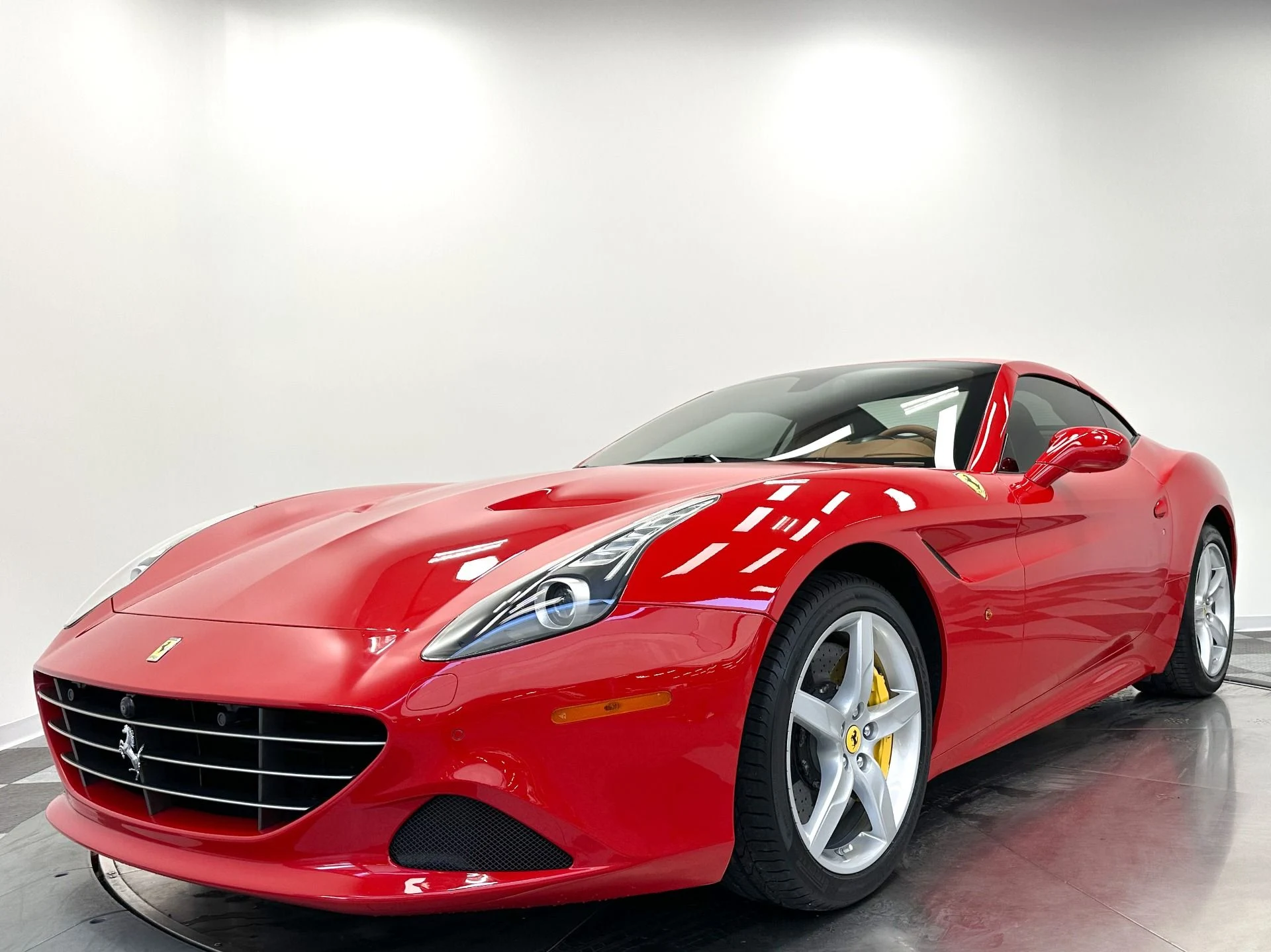 mph003_1735766998_Used_2017_Ferrari_California_T_Handling_Speciale_Extended_Cuoio_leather_1771366047_e2a501b4b0