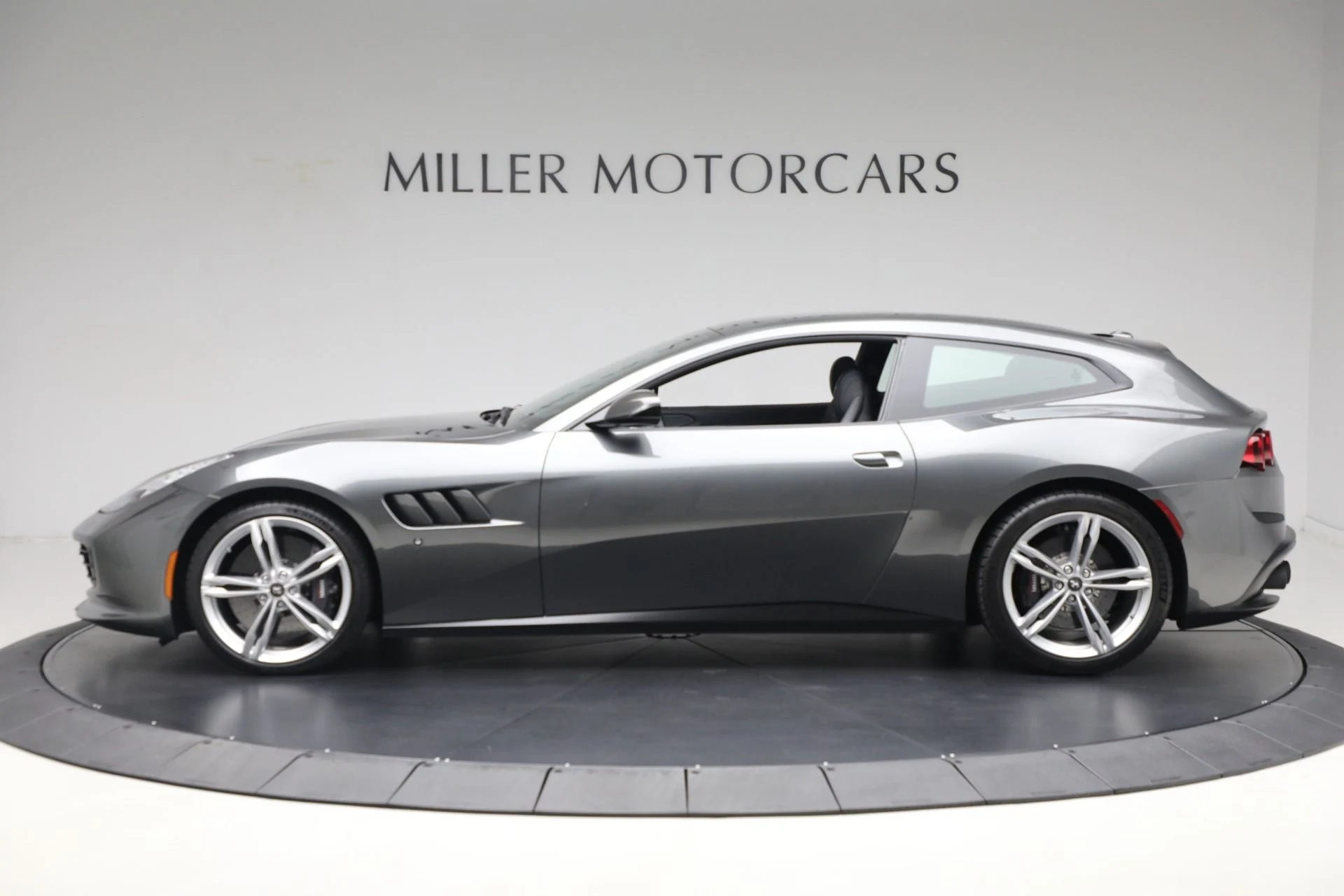 mph003_1754043359_Used_2019_Ferrari_GTC_4_Lusso_1731632886_6d4d10b9f3