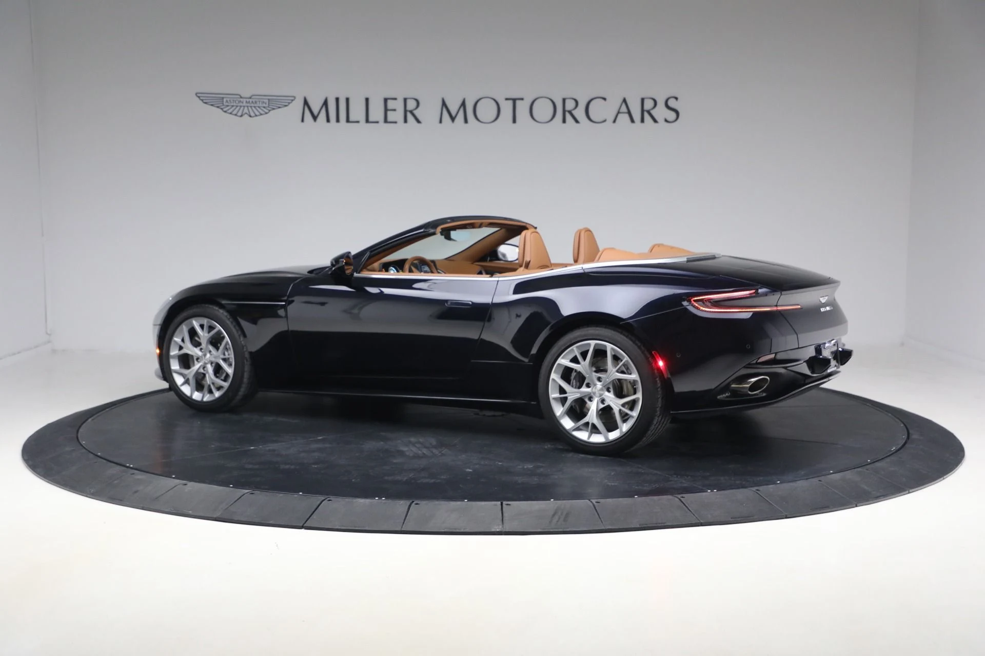 mph003_1754938911_Used_2019_Aston_Martin_DB_11_Volante_1770764888_1538b31647