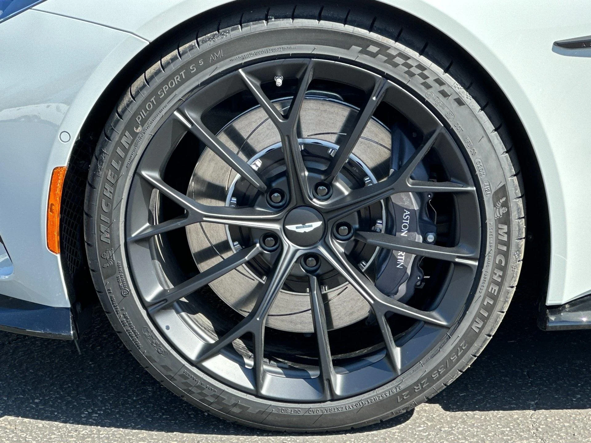 mph003_1779725199_New_2025_Aston_Martin_Vantage_Base_1747424389_1524216678