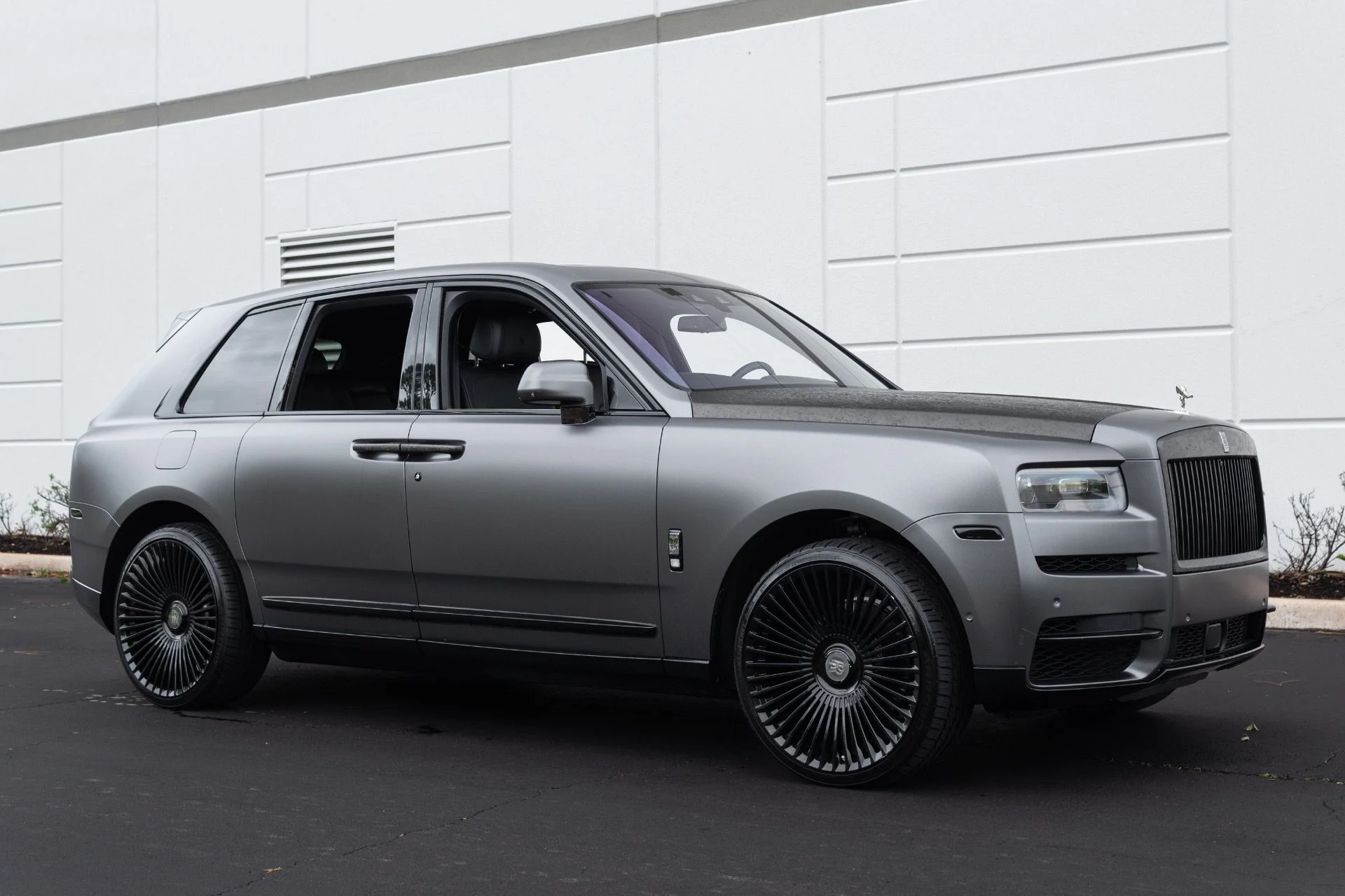 mph003_178351370_Used_2020_Rolls_Royce_Cullinan_1775753700_01a4d864e2