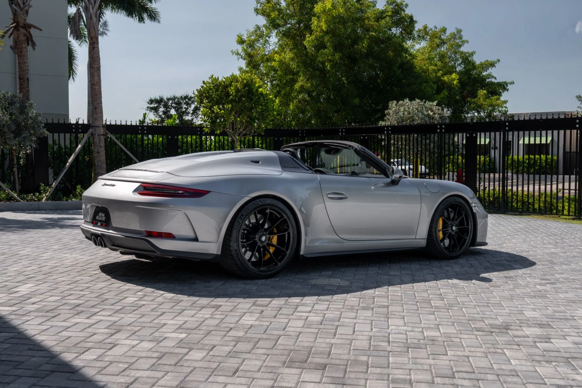 mph003_1804325975_Used_2019_Porsche_911_Speedster_1781046580_0bef90fca6