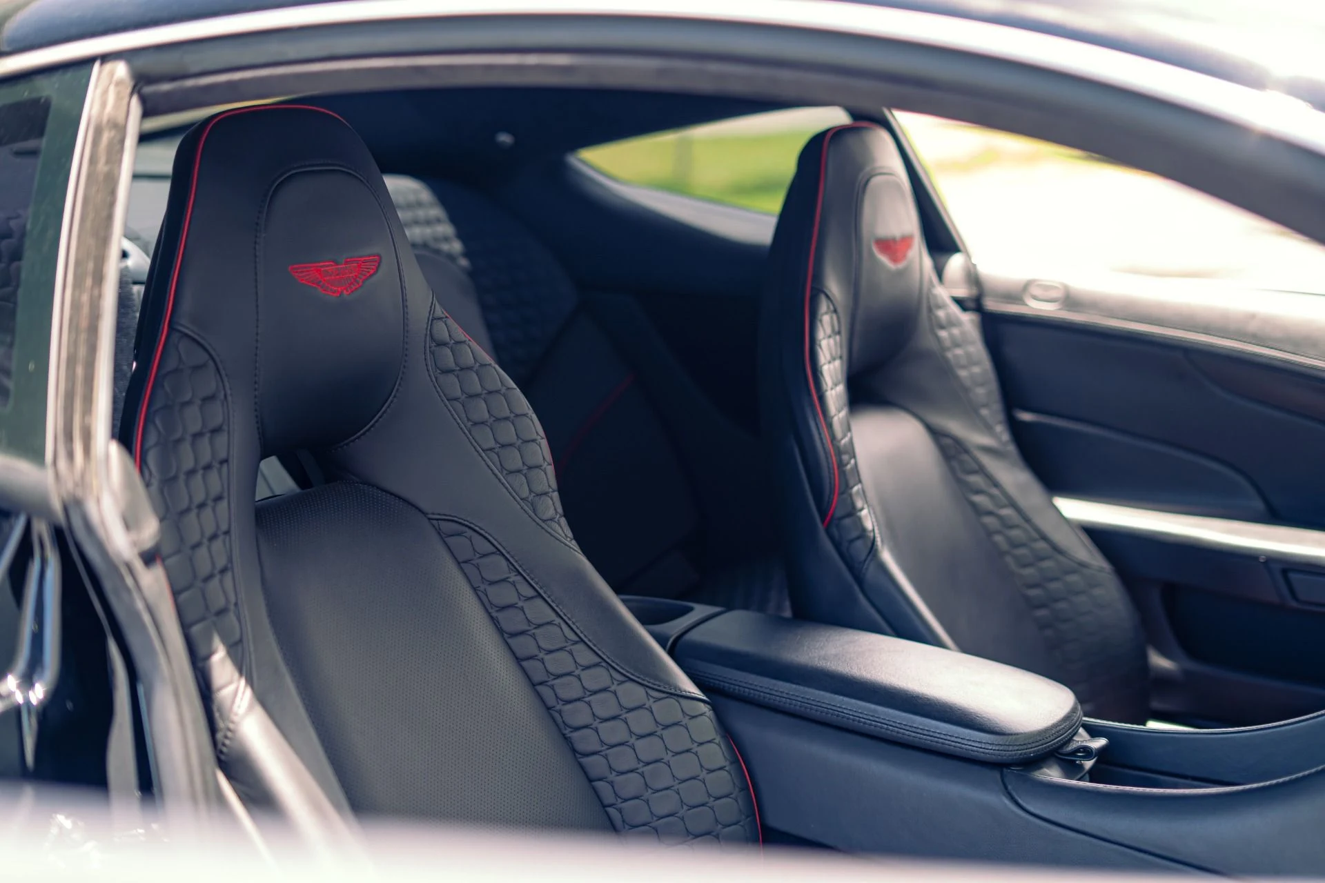 mph003_1805110076_Used_2014_Aston_Martin_Vanquish_Carbon_Exterior_Package_1783458978_a4efd97ece