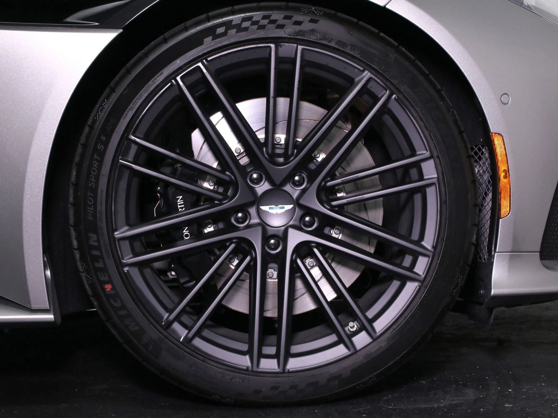 mph003_1808354492_New_2025_Aston_Martin_DB_12_1758482446_6632dc8606