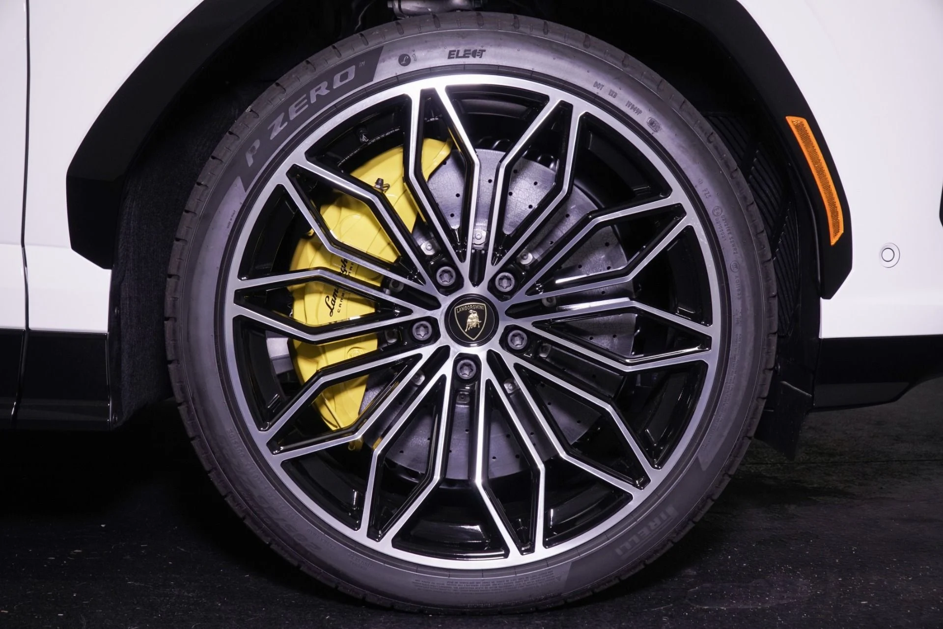 mph003_1813711316_New_2025_Lamborghini_Urus_SE_1760457329_0127f2ed08