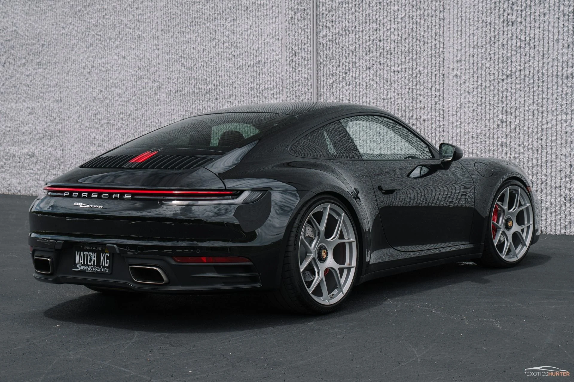 mph003_1818251697_Used_2022_Porsche_911_Carrera_1753304431_036fd8b887