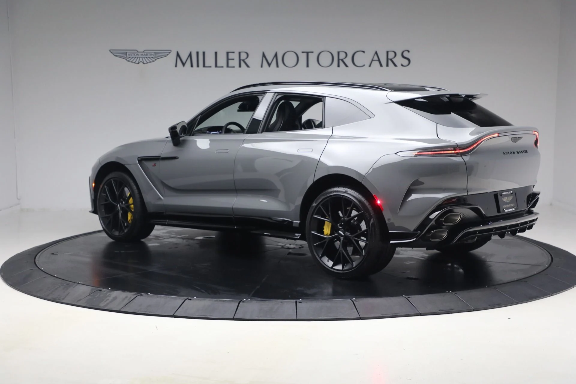 mph003_1843481754_New_2026_Aston_Martin_DBX_S_1787860689_c3791273e1