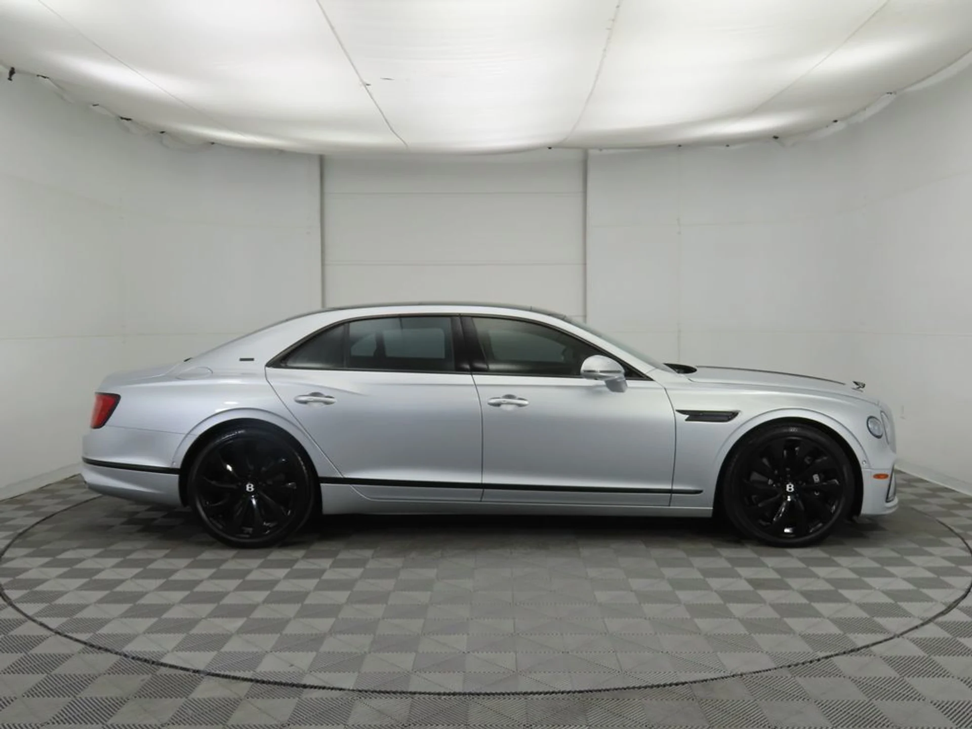 mph003_1849392905_new_2025_bentley_flying_spur_blackeditionsedan_8119_22910536_4_1024_d1b89d007a