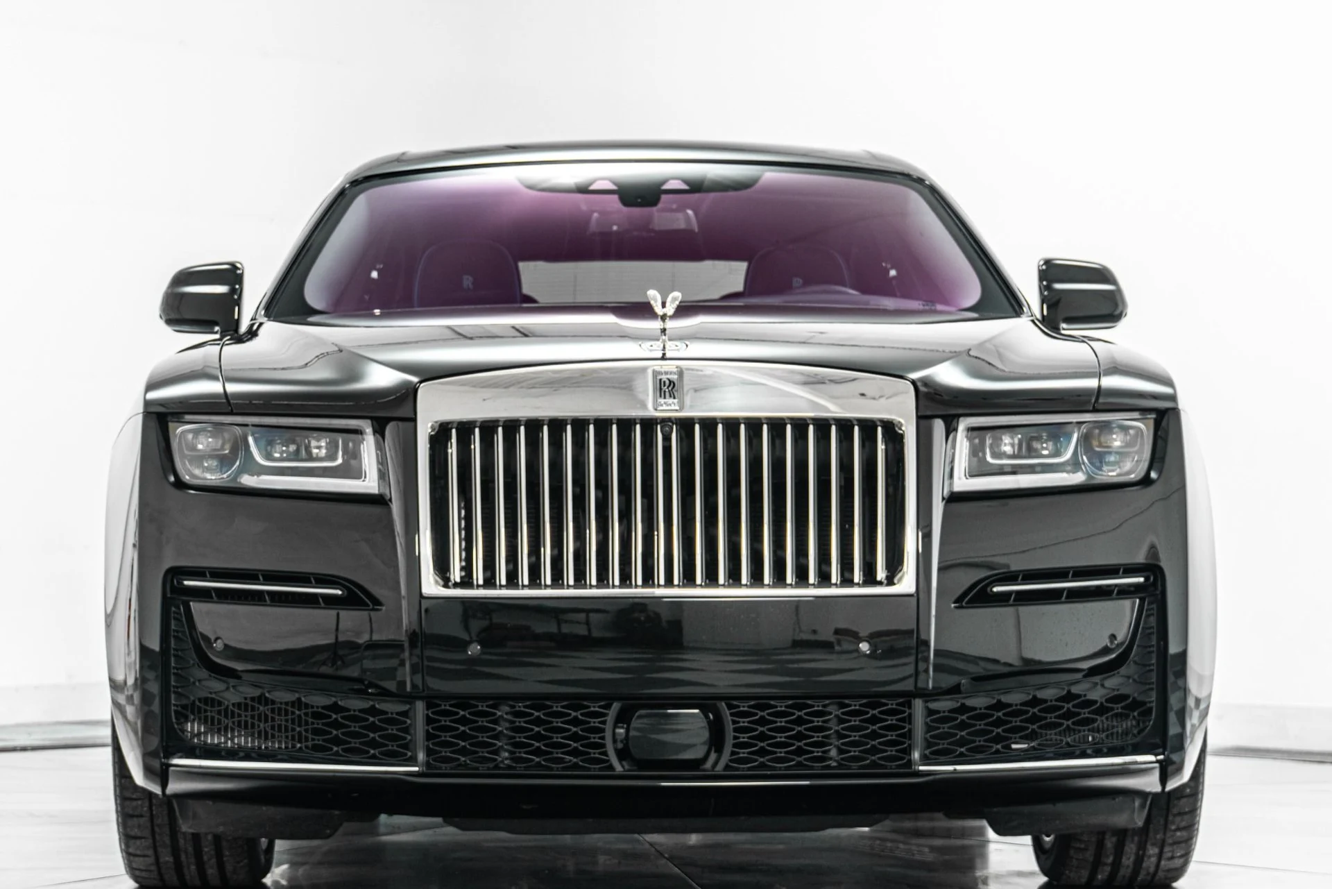 mph003_1860094555_Used_2022_Rolls_Royce_Ghost_The_Ghost_Package_Turquoise_Accents_Illuminated_Fascia_1774388734_9253183286