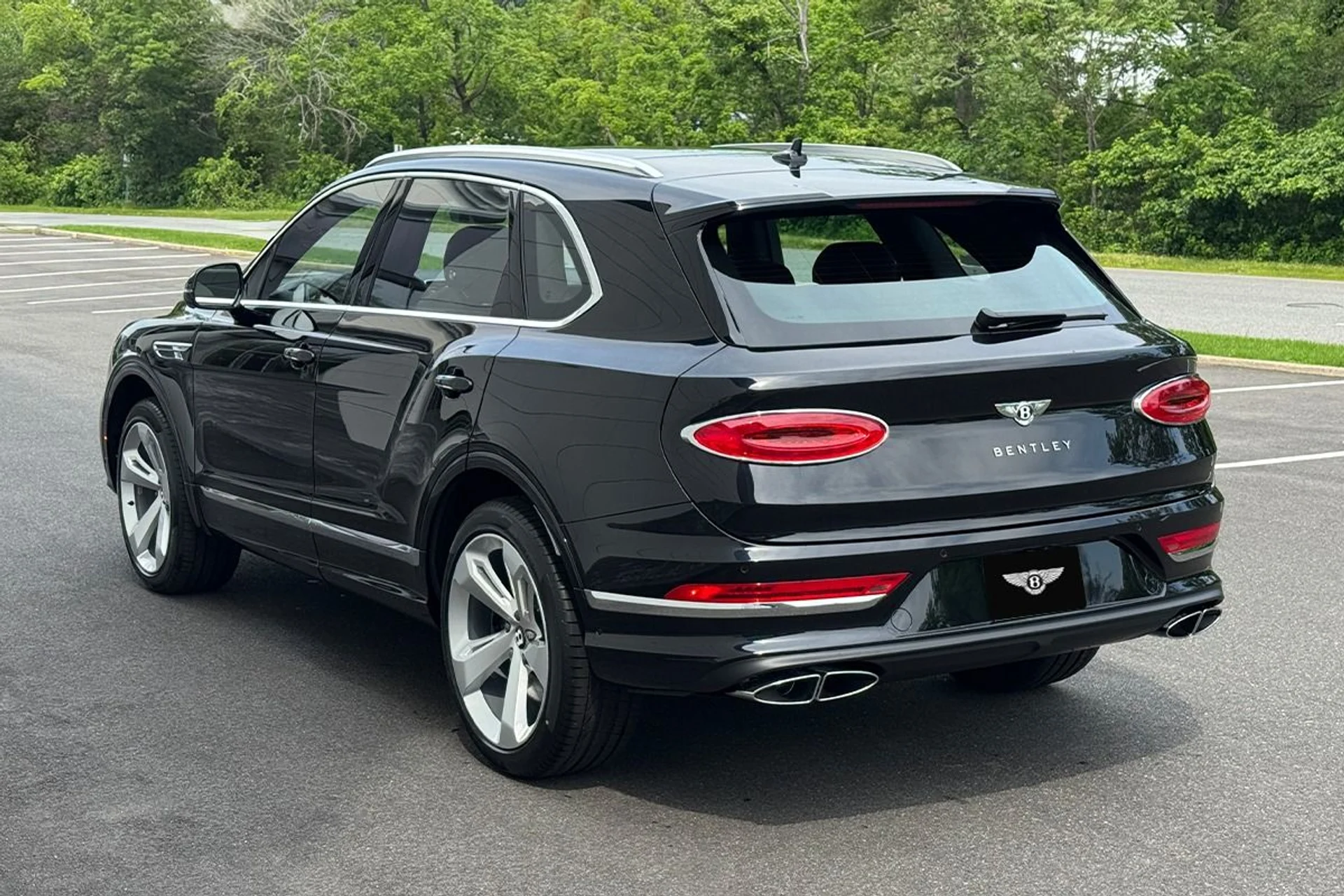 mph003_1874897683_New_2025_Bentley_Bentayga_V8_1749227501_9d9575d35f