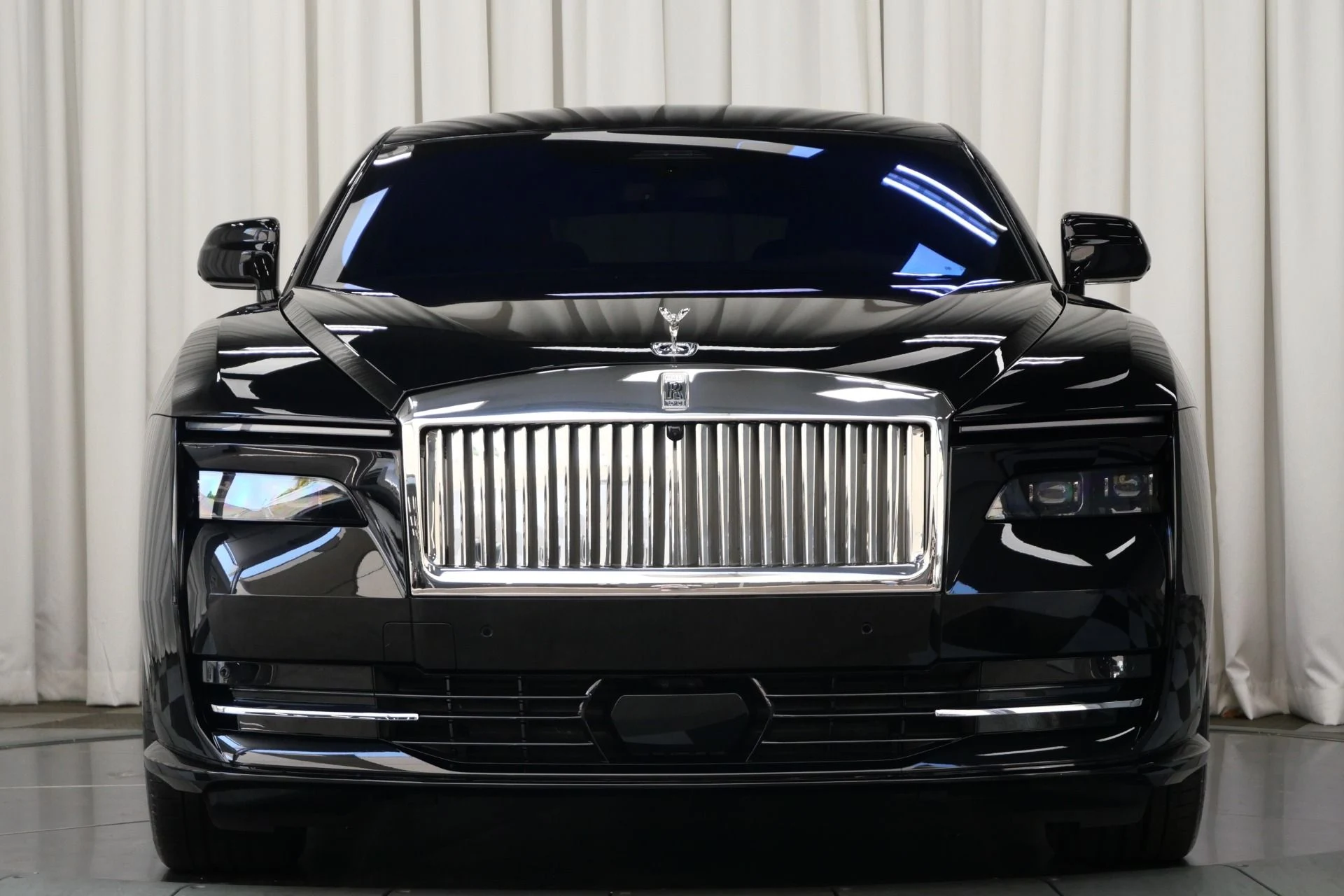 mph003_1895999550_Used_2025_Rolls_Royce_Spectre_1753114498_1e2b8b3f85