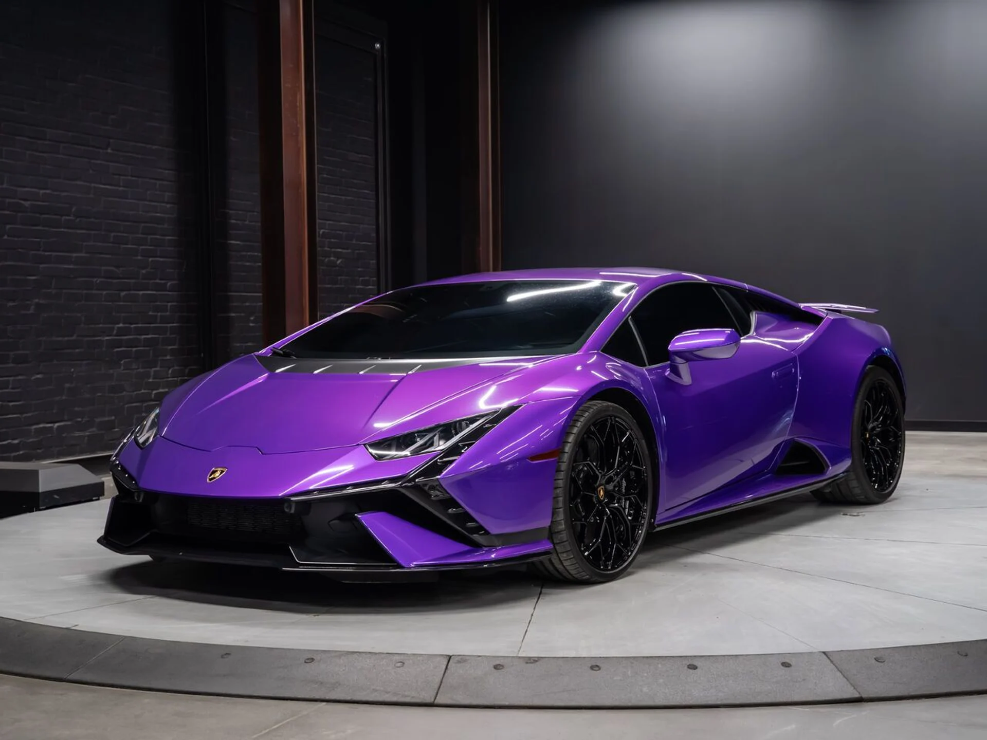 mph003_1901542577_lamborghini_huracan_tecnica_2023_c7f63f545a