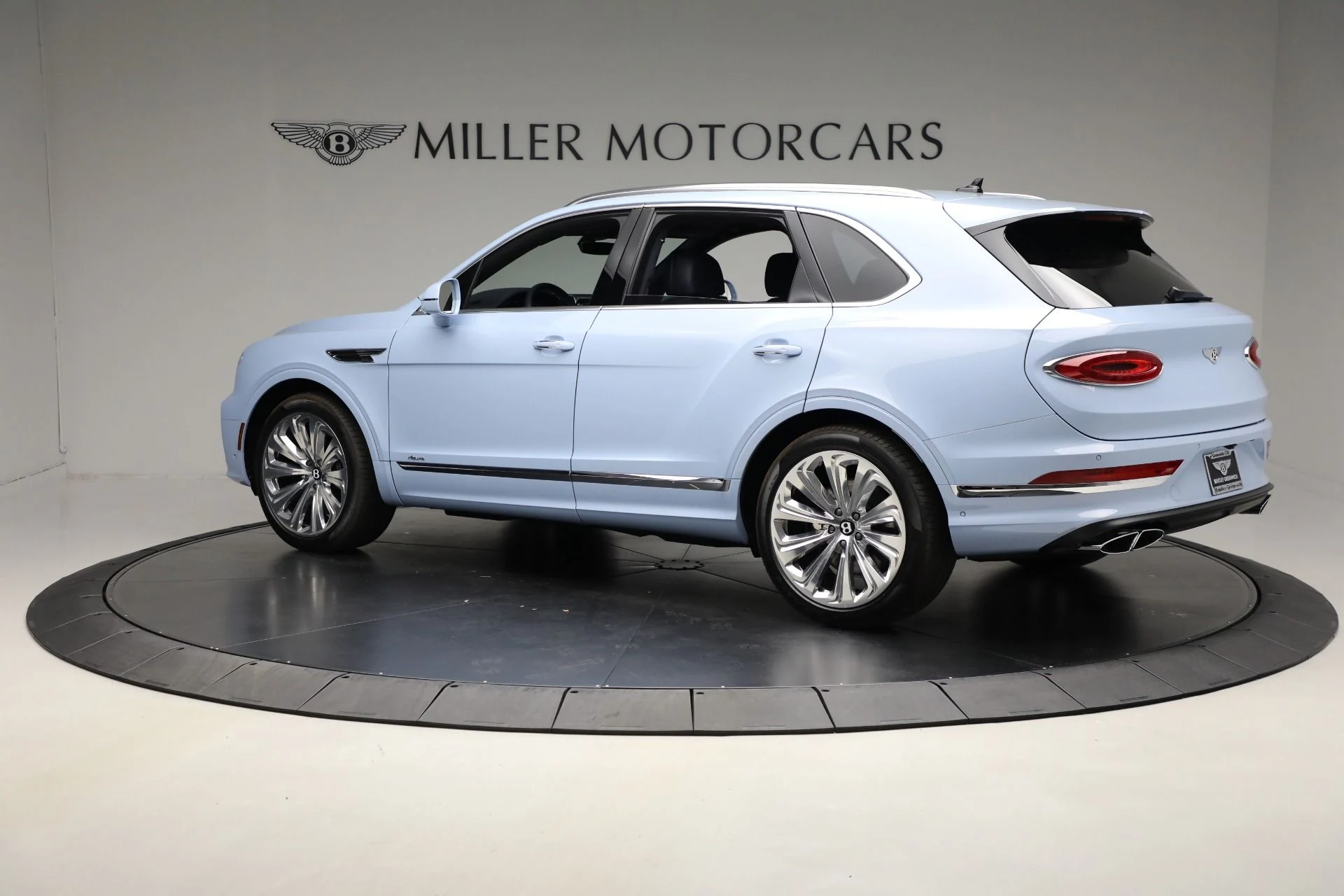 mph003_1902611727_New_2025_Bentley_Bentayga_Azure_V8_6973697261