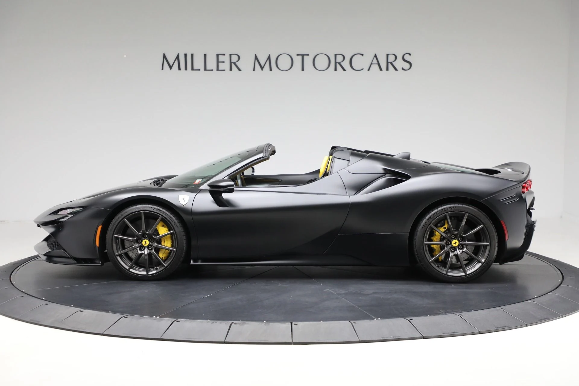 mph003_1907862805_Used_2022_Ferrari_SF_90_Spider_dbdbabfc60