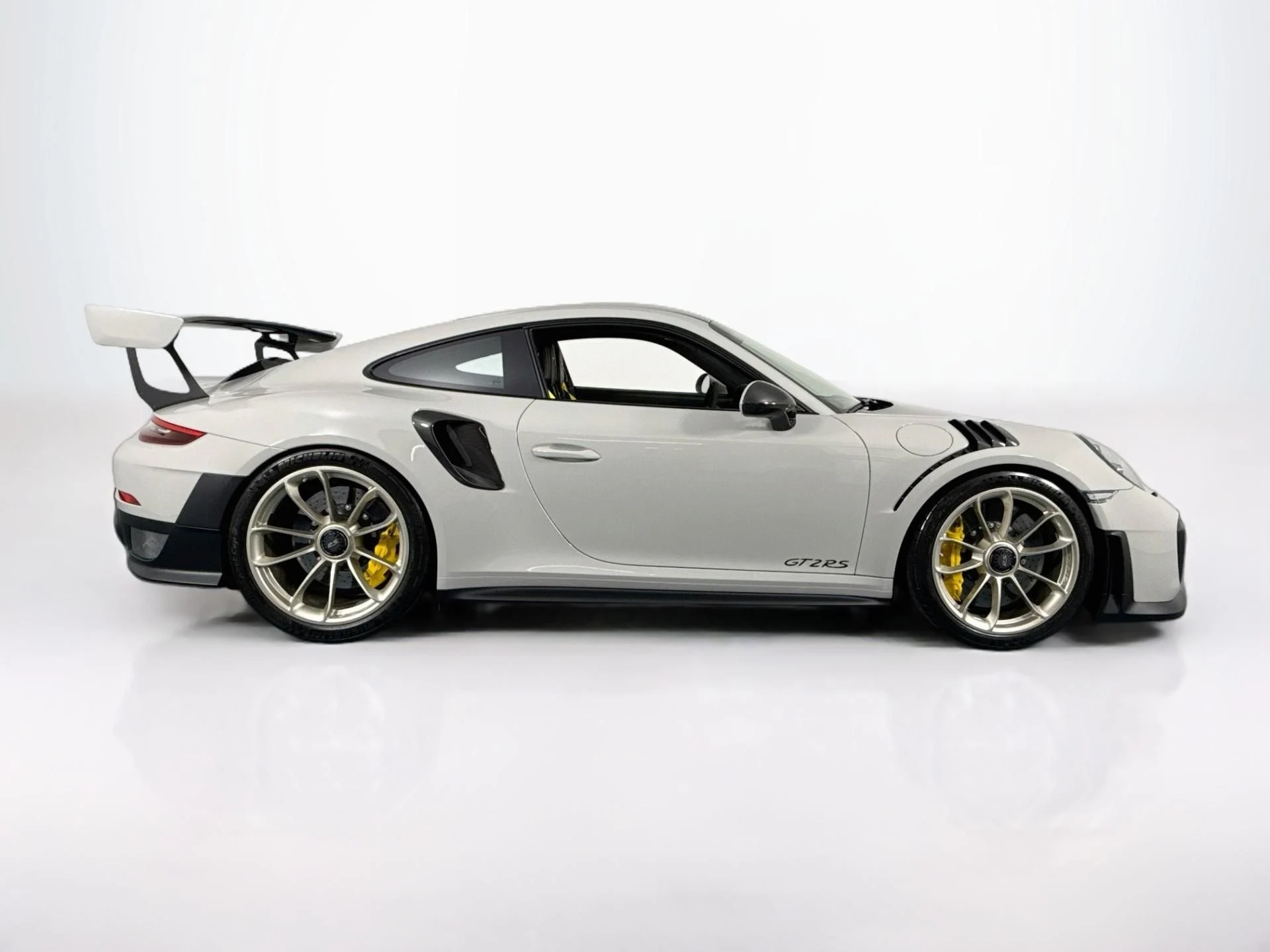 mph003_1927874889_Used_2018_Porsche_911_GT_2_RS_1790873151_25fdbbb865