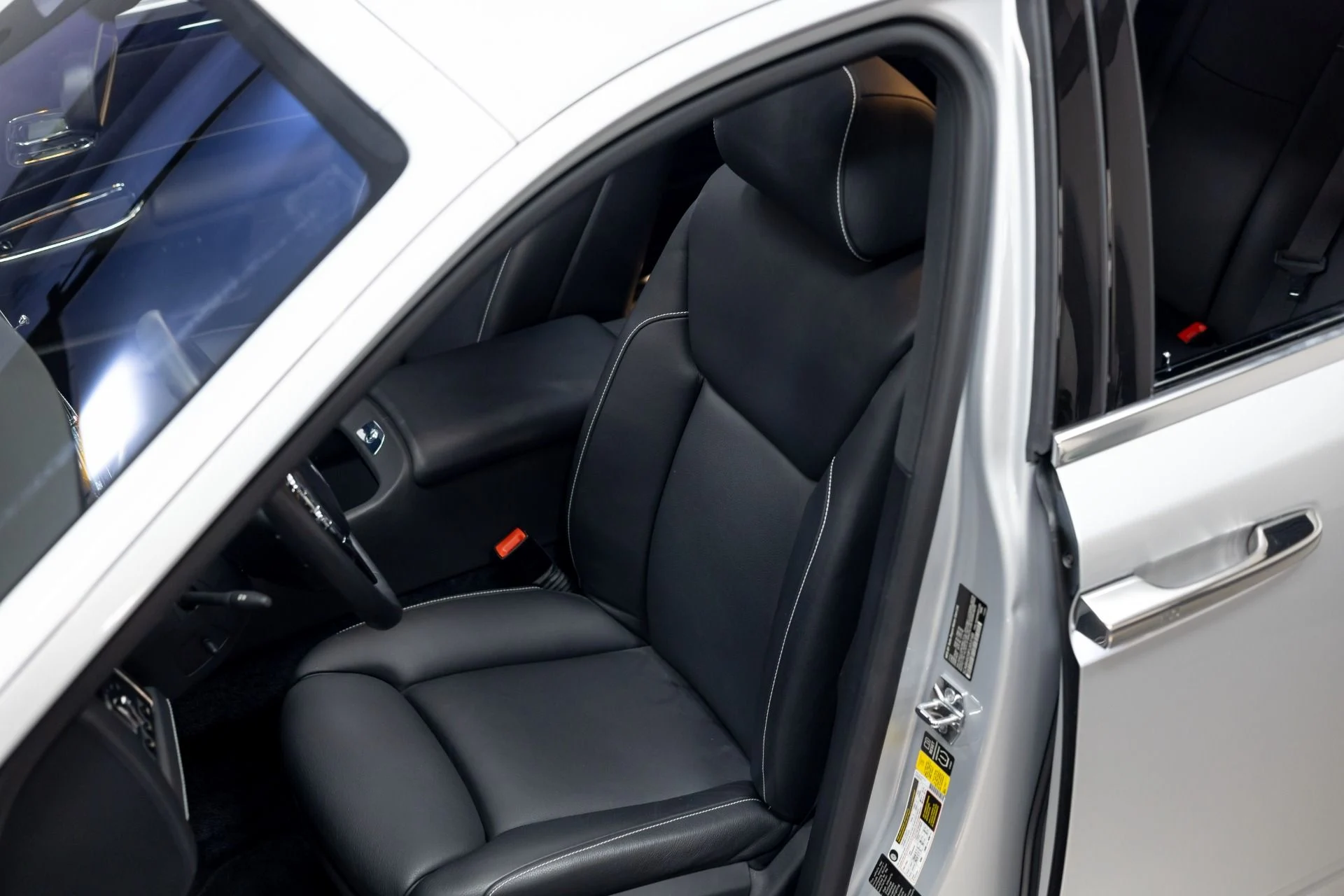 mph003_195032939_Used_2015_Rolls_Royce_Ghost_1760219601_bce72ce7b3