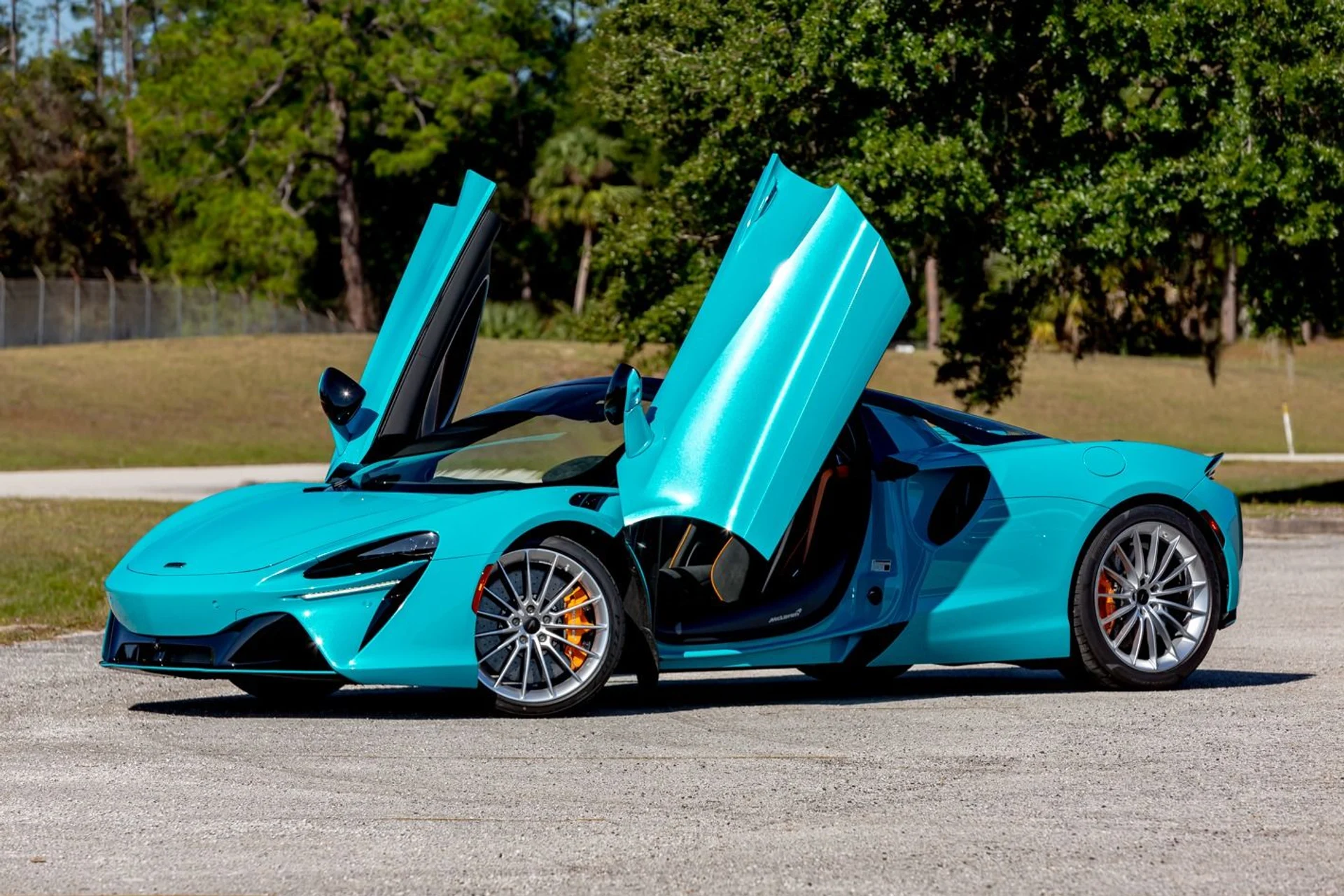 mph003_19837563_New_2025_Mc_Laren_Artura_Spider_Performance_fad6e106e9