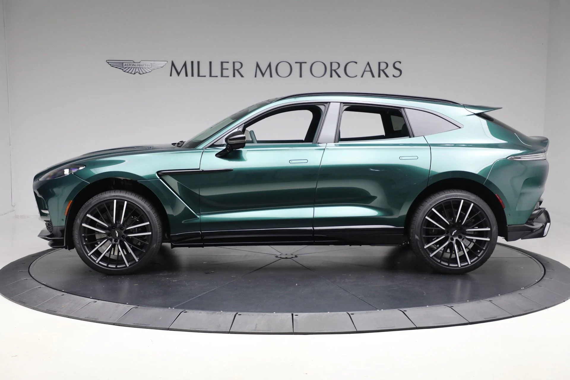 mph003_1985433775_New_2025_Aston_Martin_DBX_707_9e8344c4cb