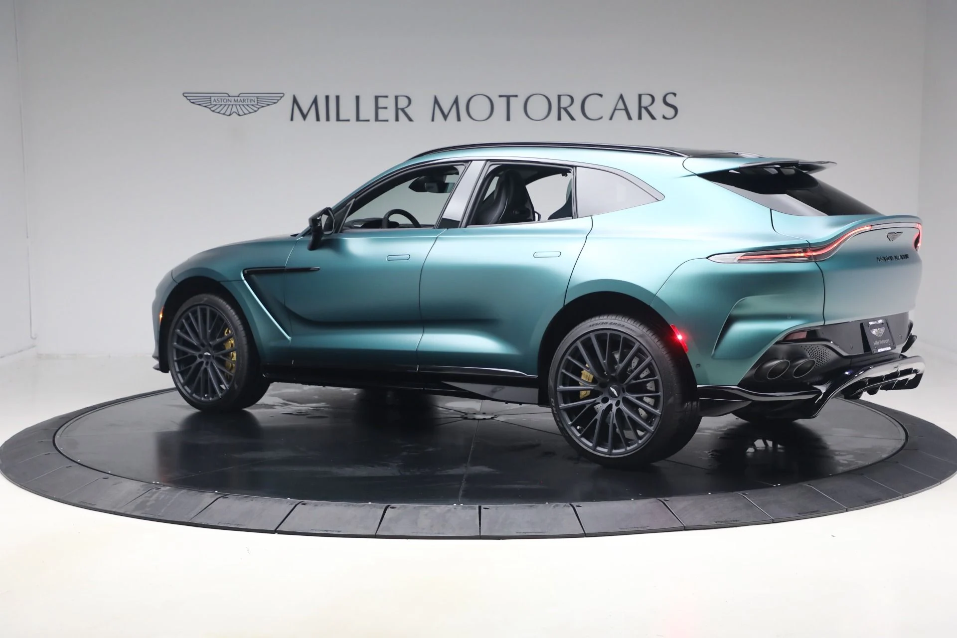 mph003_1987792551_Used_2023_Aston_Martin_DBX_707_1787862808_b1ce0694b8