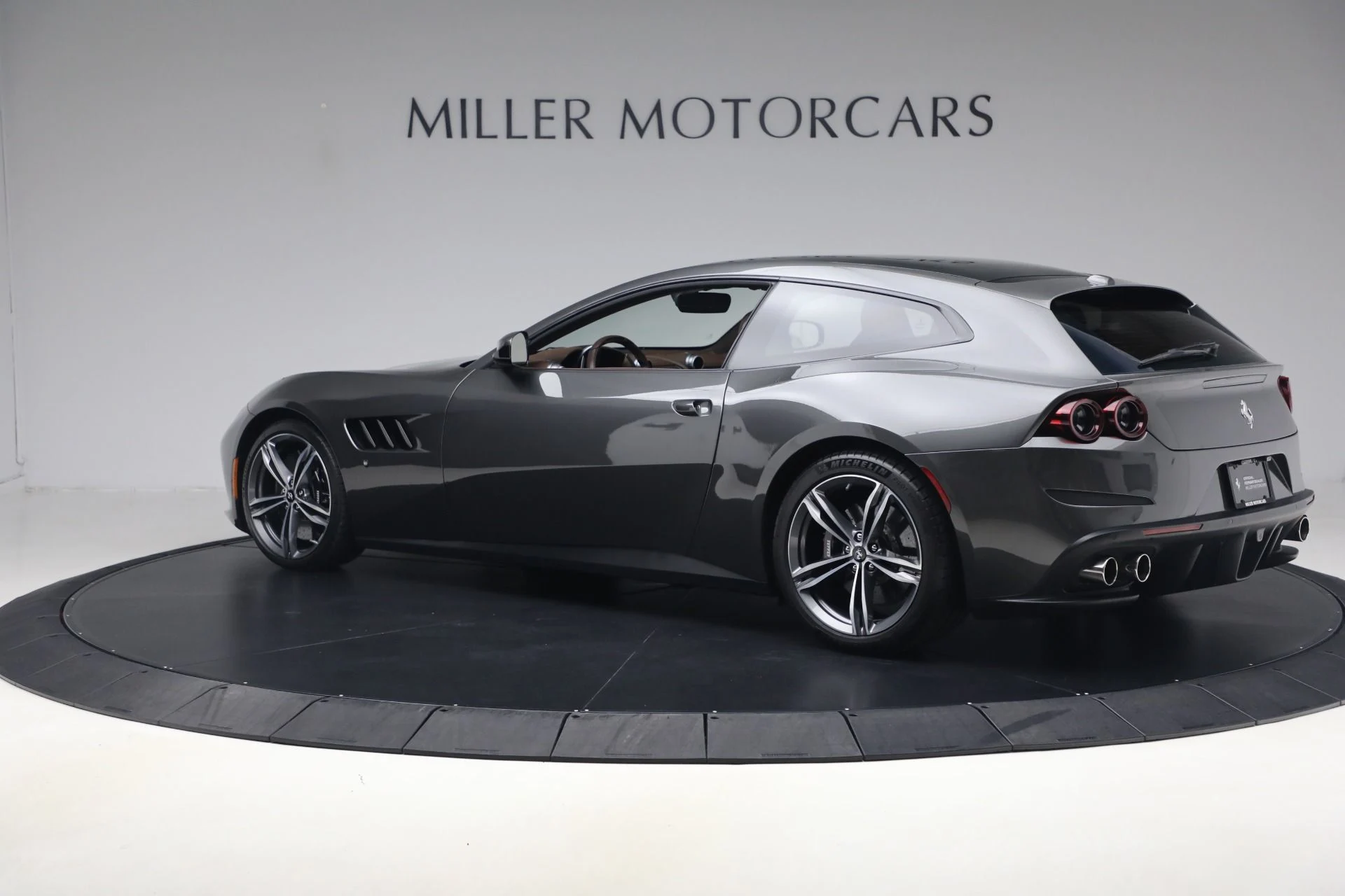 mph003_1988183439_Used_2019_Ferrari_GTC_4_Lusso_1790777067_54a78e0607