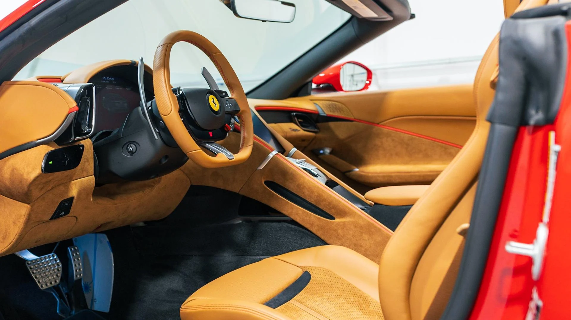 mph003_2001284325_Used_2025_Ferrari_Roma_Spider_Base_1786883722_e8796fc45b