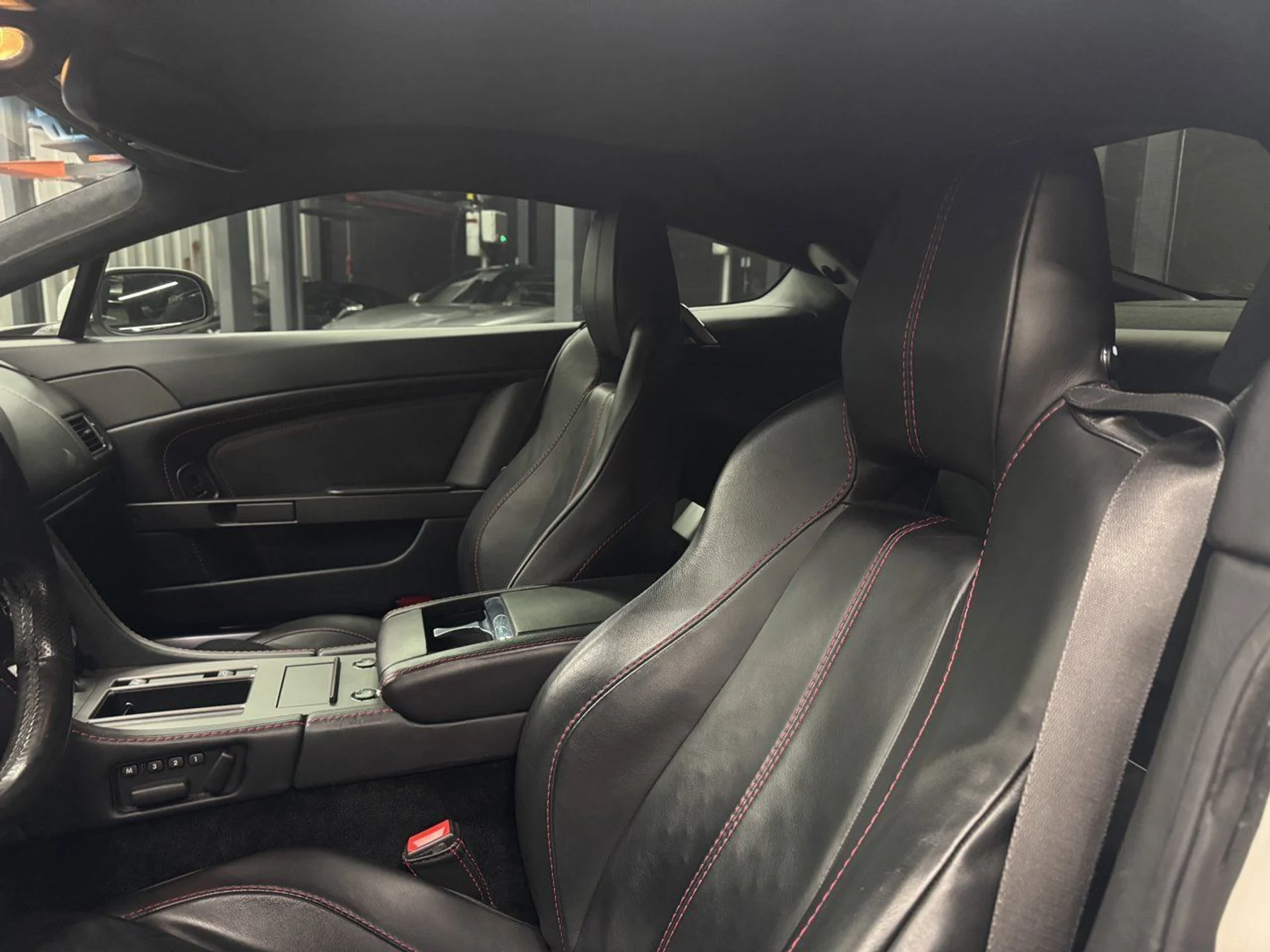 mph003_2001726915_aston_martin_vantage_2008_2a6ba7e6c6