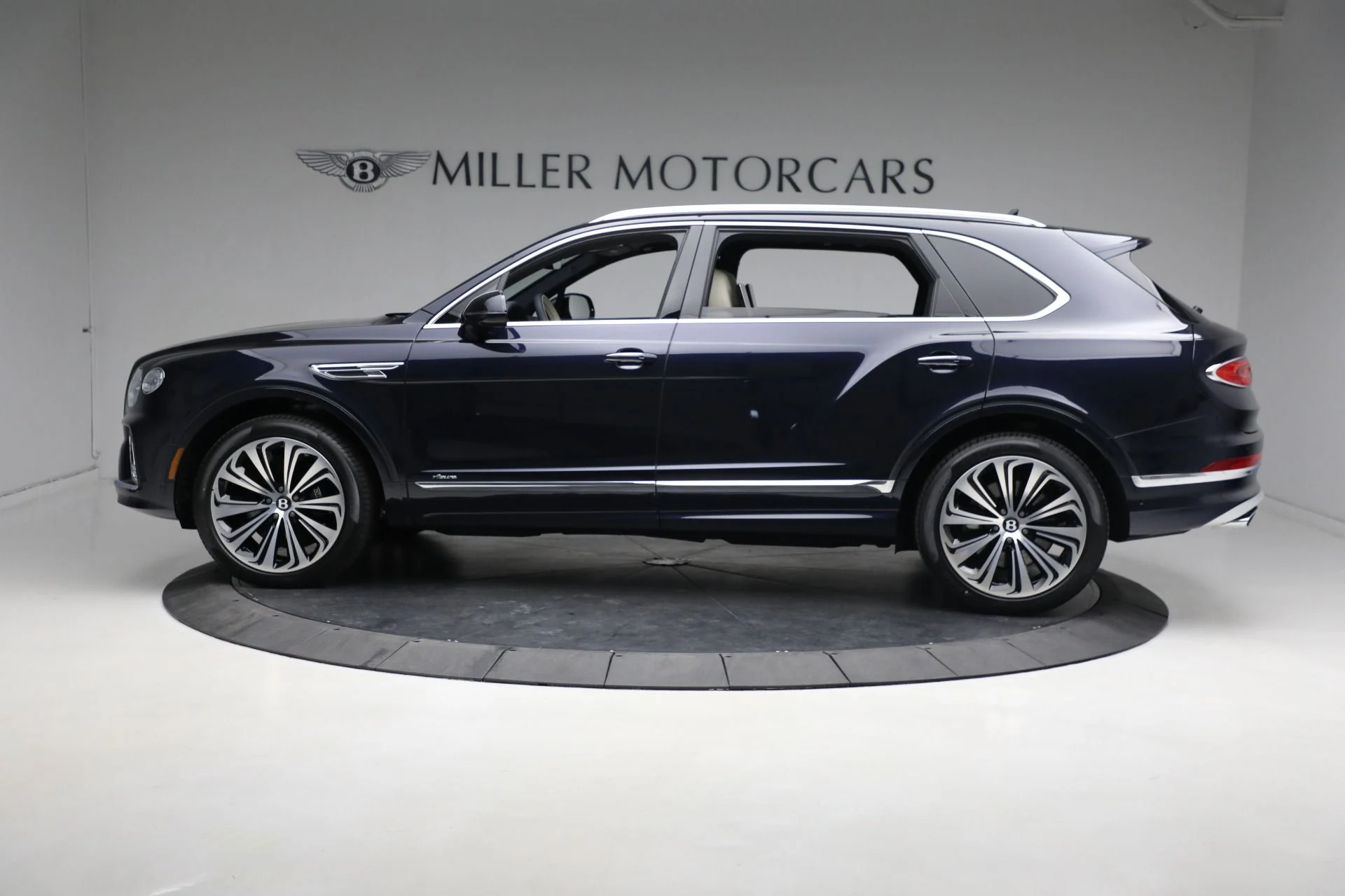 mph003_2013643997_Used_2023_Bentley_Bentayga_EWB_Azure_2dadd26961