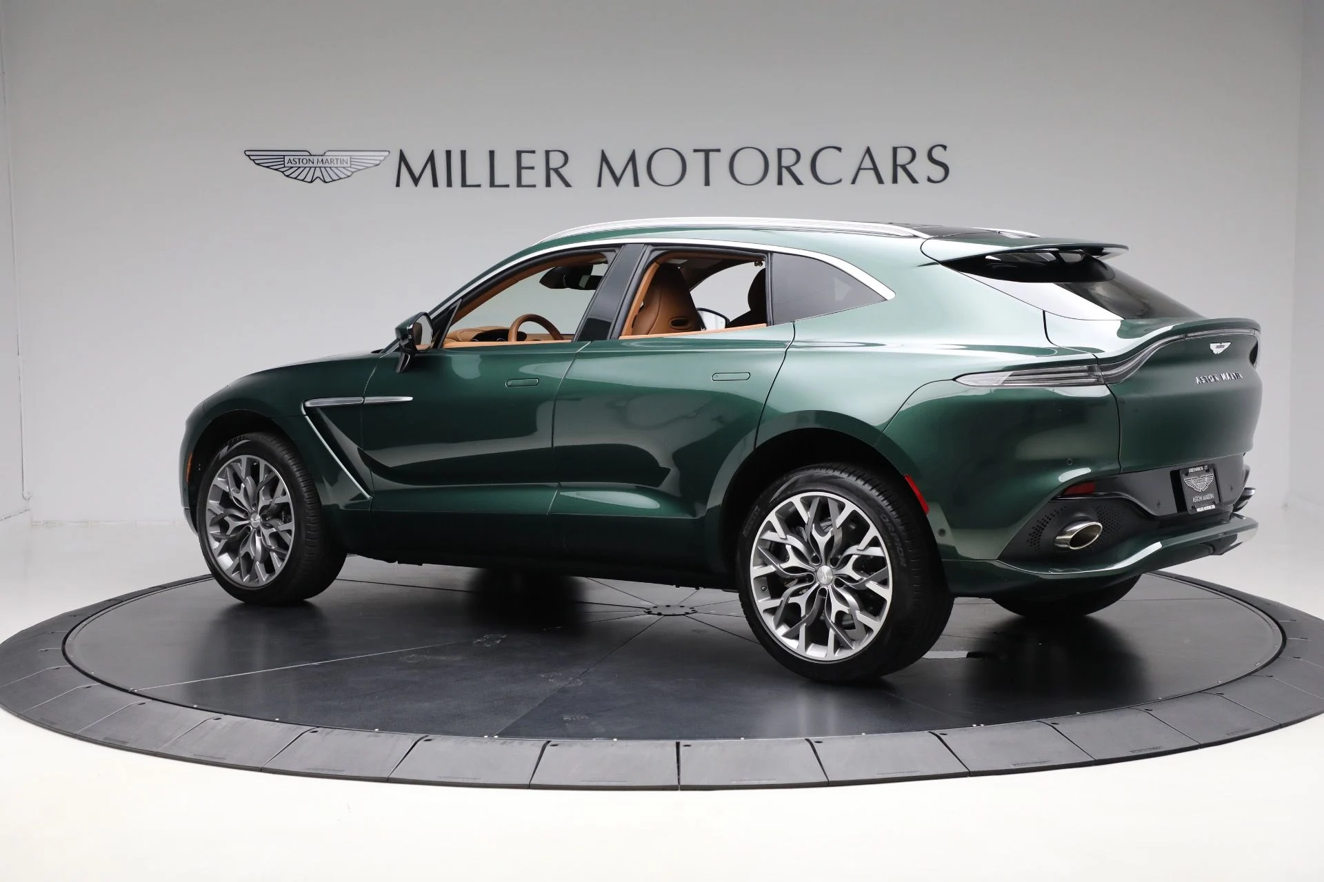 mph003_2023542147_Used_2022_Aston_Martin_DBX_d962c56535