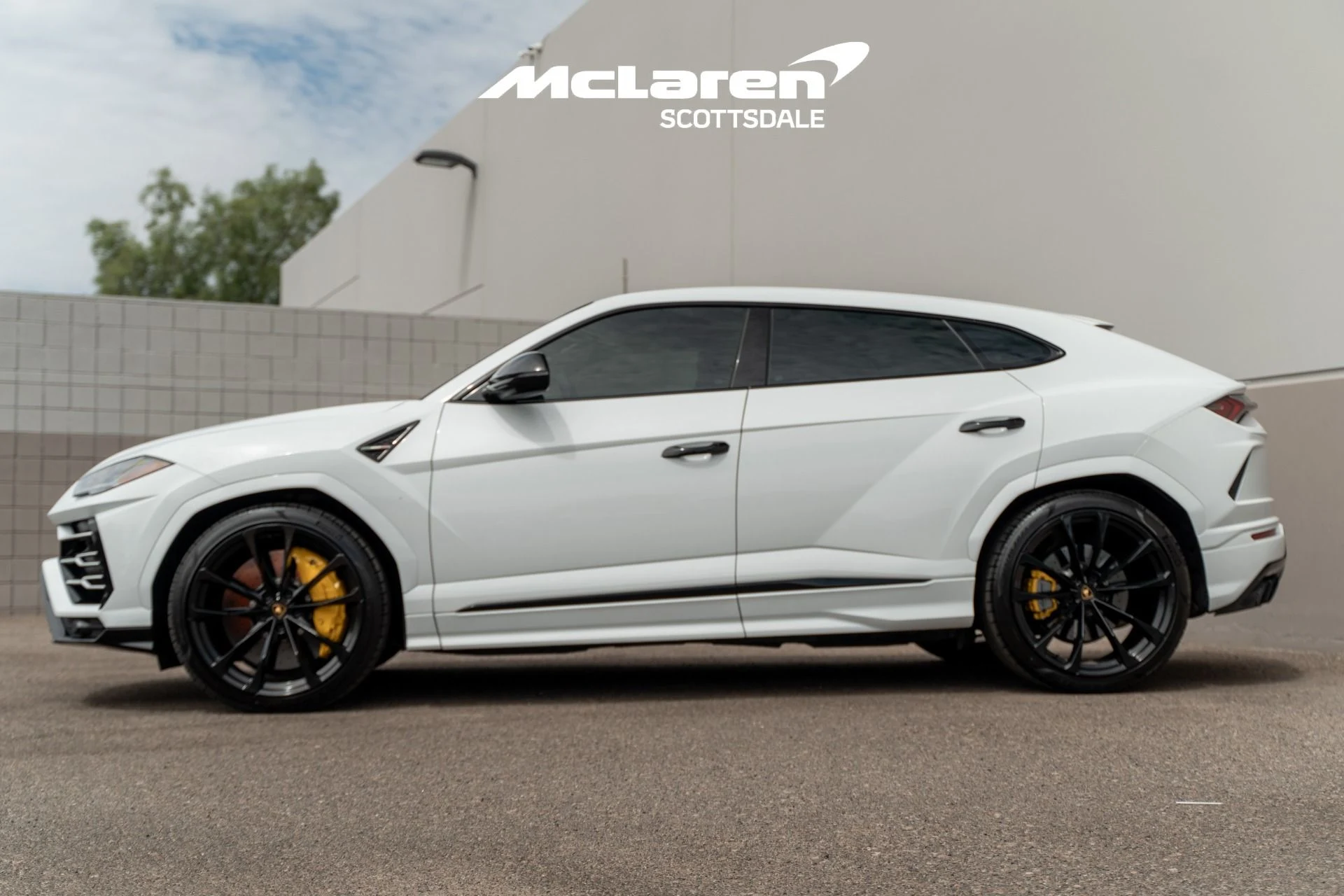 mph003_2031174013_Used_2021_LAMBORGHINI_URUS_1757137597_aba0d6b57a