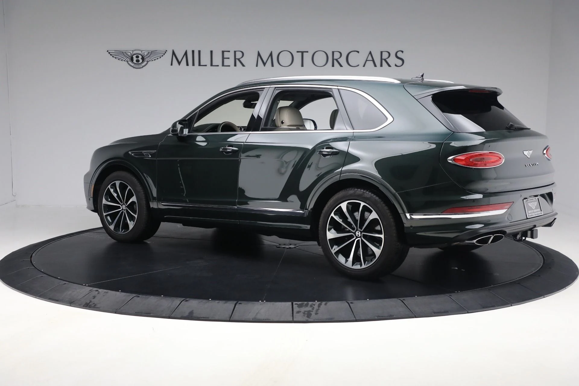mph003_2032787574_New_2023_Bentley_Bentayga_V8_8520a60a00