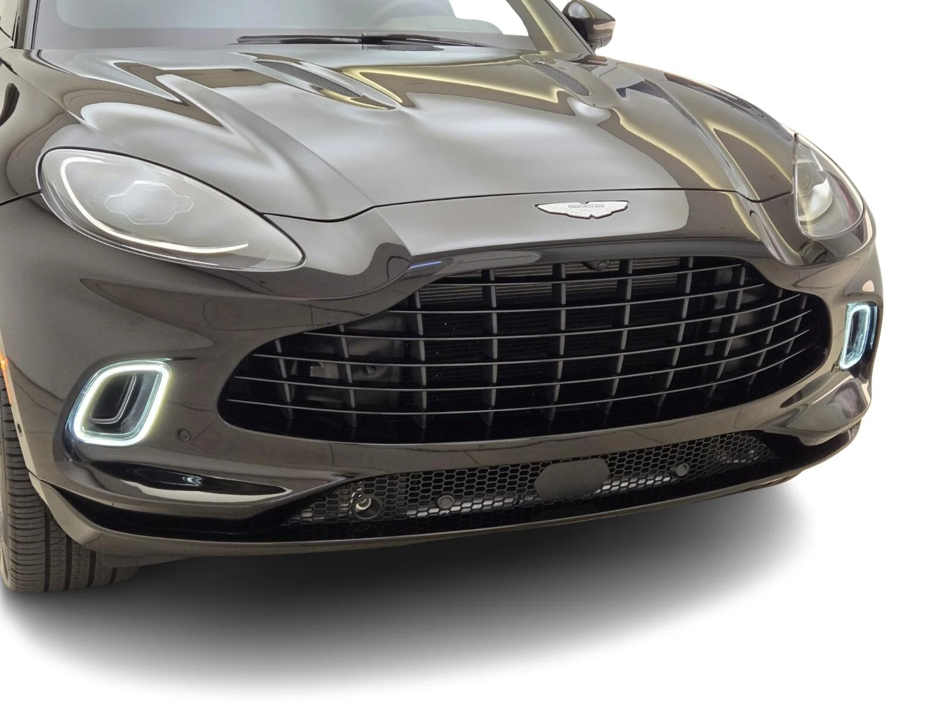 mph003_2039624327_Used_2021_Aston_Martin_DBX_1755328498_5bc4d98400