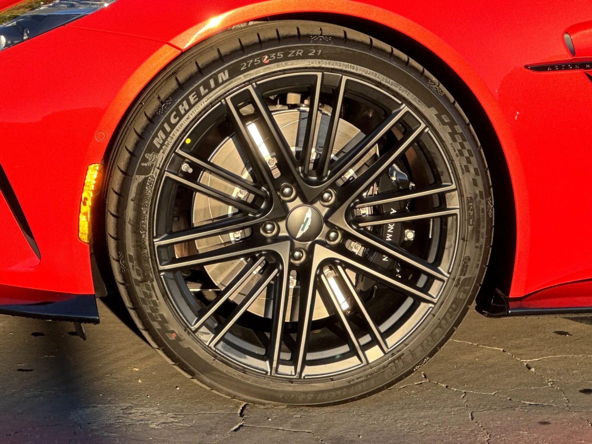 mph003_2042866593_New_2025_Aston_Martin_Vantage_Base_1747424885_4bc0433c9b