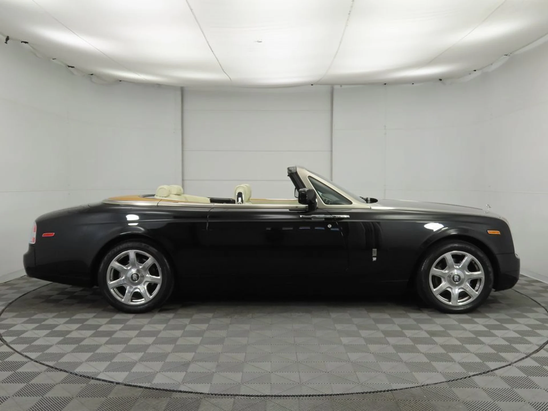 mph003_2044923295_used_2012_rolls_royce_phantom_coupe_2drdrophead_8119_22959977_4_1024_ee57f0d8ce