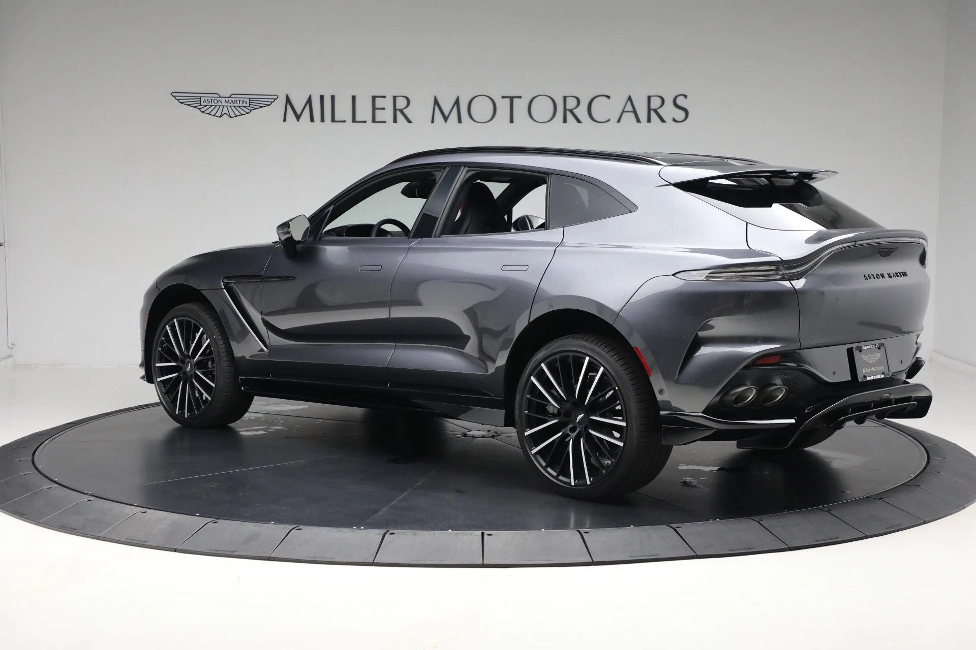 mph003_2048095751_New_2025_Aston_Martin_DBX_707_707_830f95c424