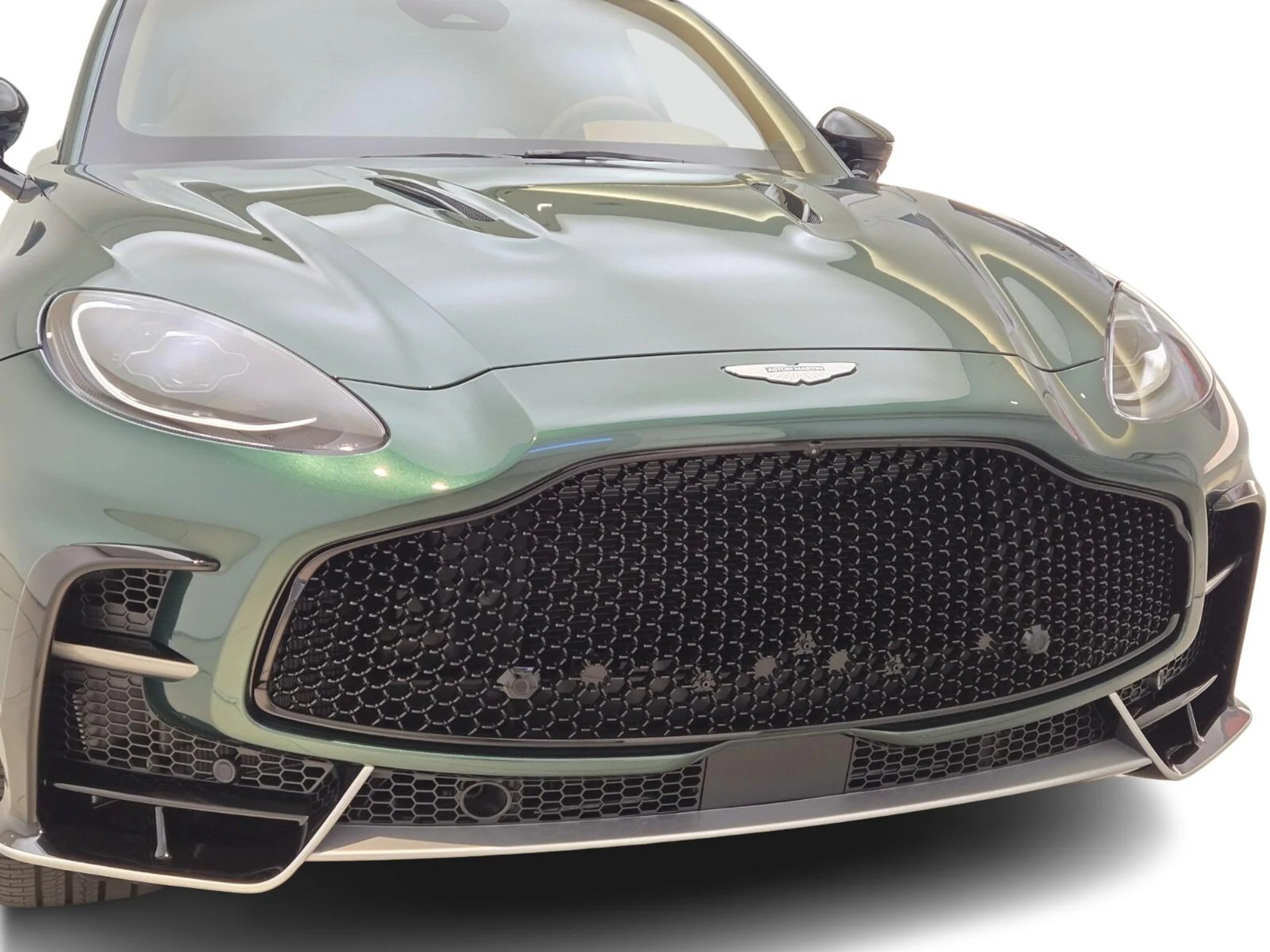 mph003_2052324820_New_2026_Aston_Martin_DBX_1767680330_1f4b253342