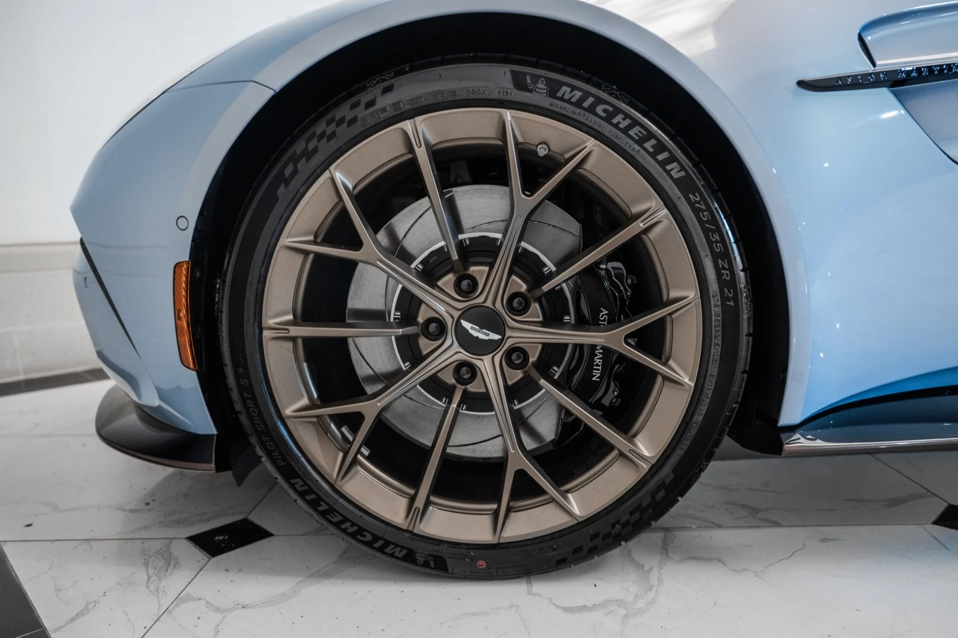 mph003_2061658838_New_2026_ASTON_MARTIN_VANTAGE_1759240597_81b138b081