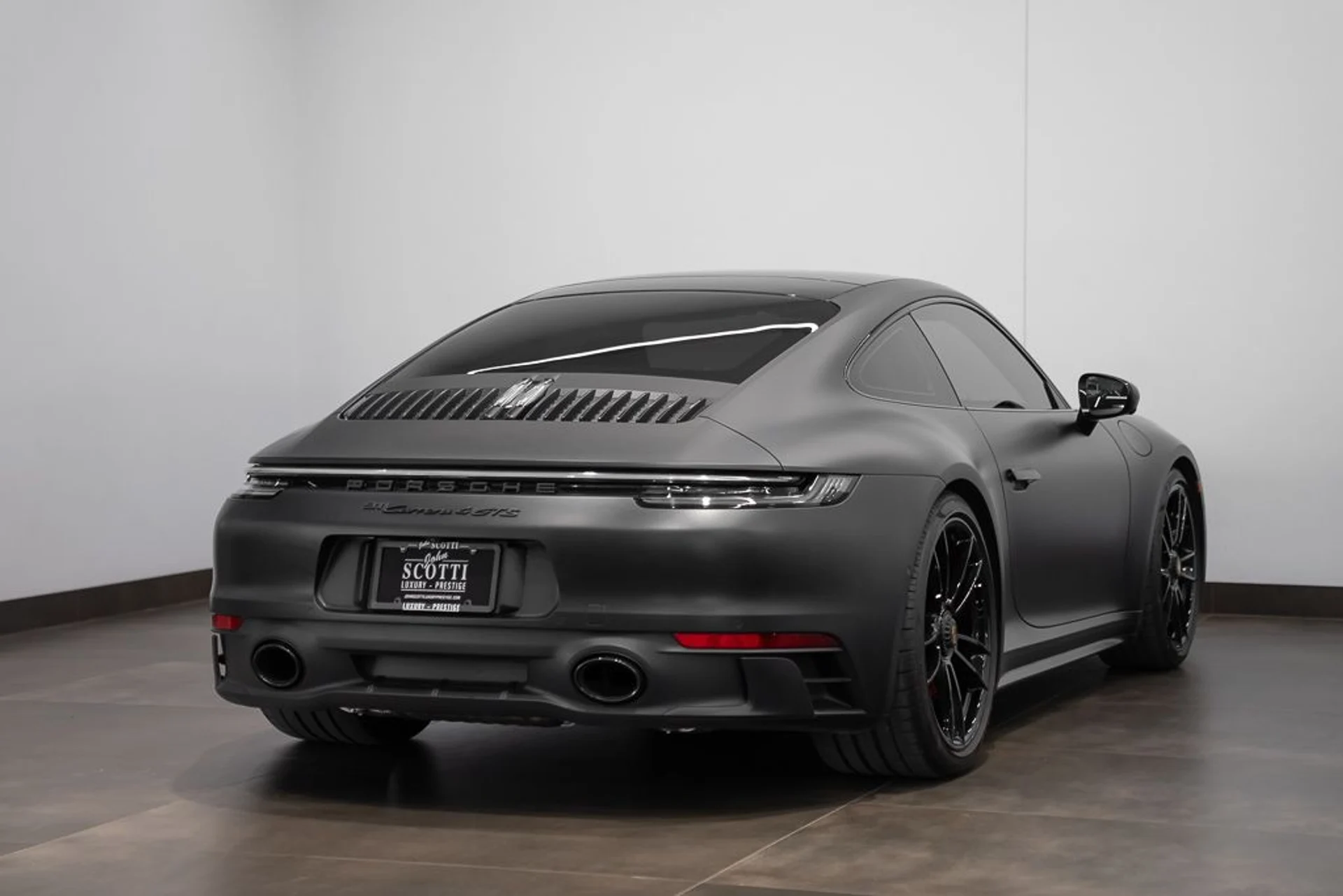 mph003_2069072226_porsche_911_2024_256c8bc68e