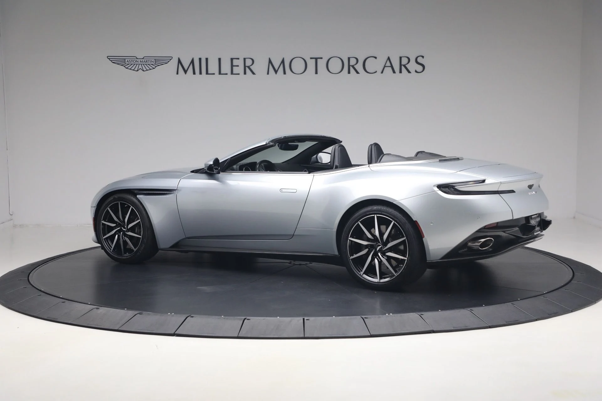 mph003_207206311_Used_2019_Aston_Martin_DB_11_Volante_1781362219_1d2bdd8398