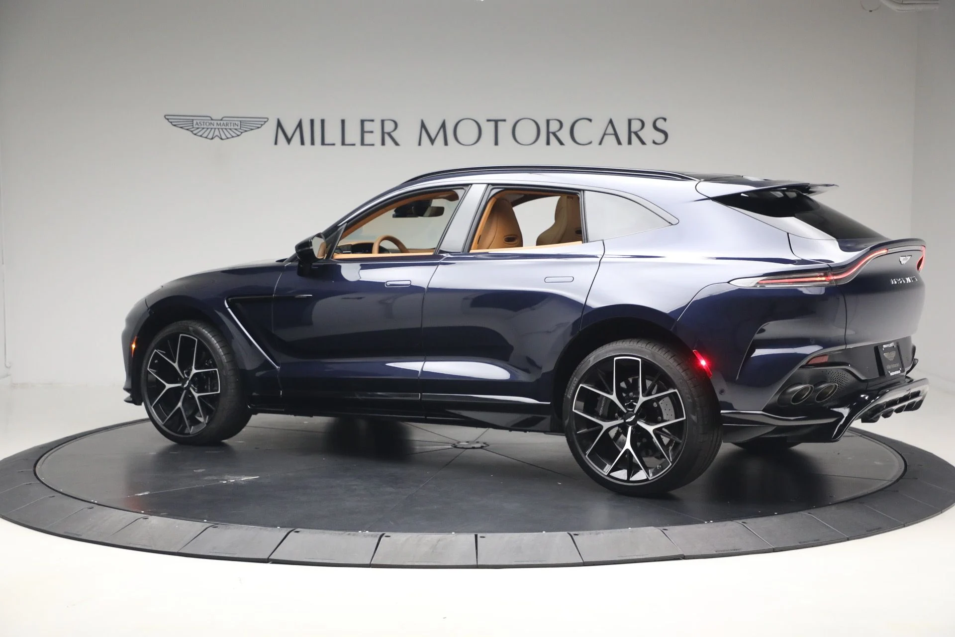mph003_2084301707_Used_2026_Aston_Martin_DBX_707_1780937341_4045168811