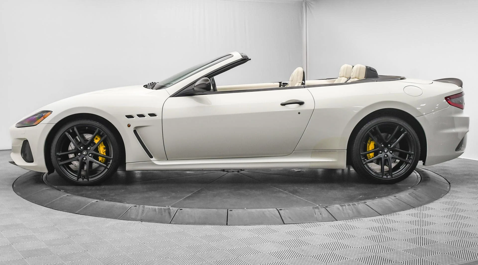 mph003_2089647748_Used_2018_Maserati_Gran_Turismo_Convertible_MC_1755159321_dd802b6c60