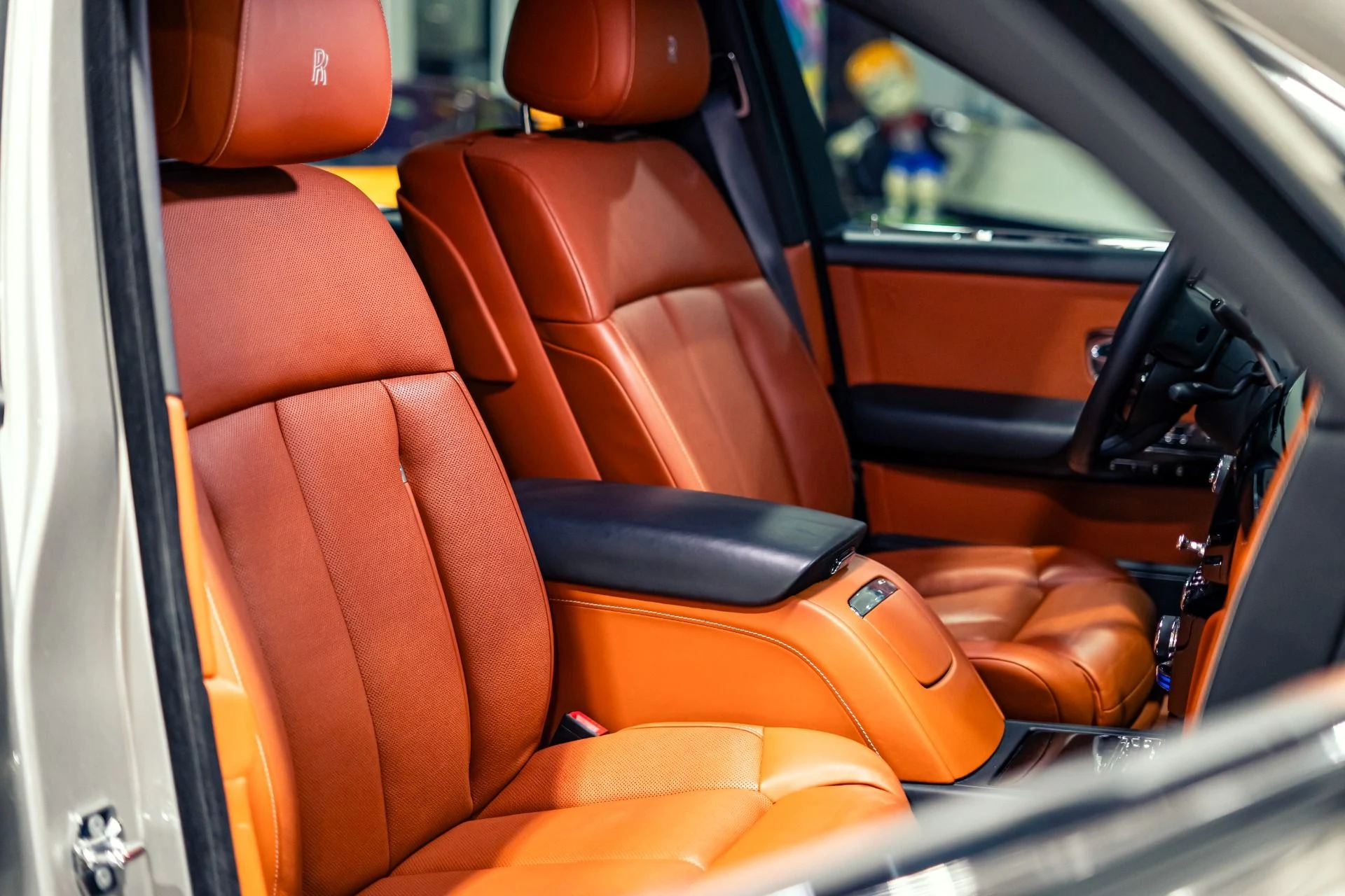 mph003_2092430456_Used_2018_Rolls_Royce_Phantom_Mansory_Edition_1780351839_8f0f486b36