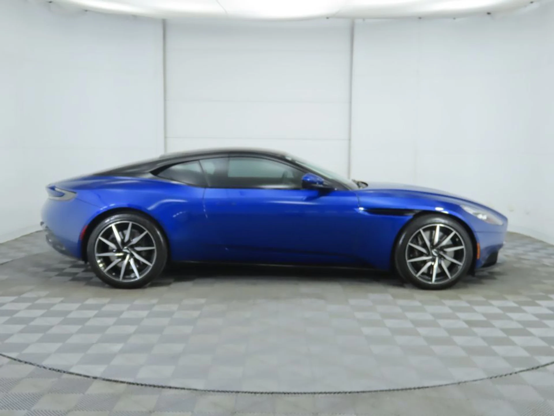 mph003_2110617807_used_2018_aston_martin_db11_v12coupe_8119_22975098_4_1024_7f92ab19e4