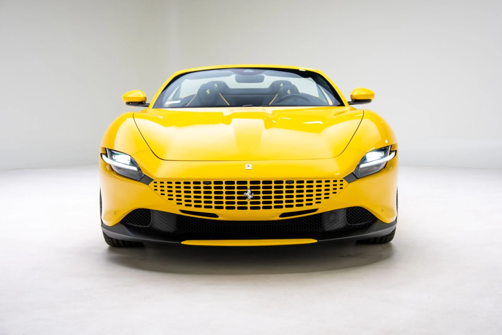 mph003_2116018931_Used_2025_Ferrari_Roma_Spider_1768435062_981a4f2d8d