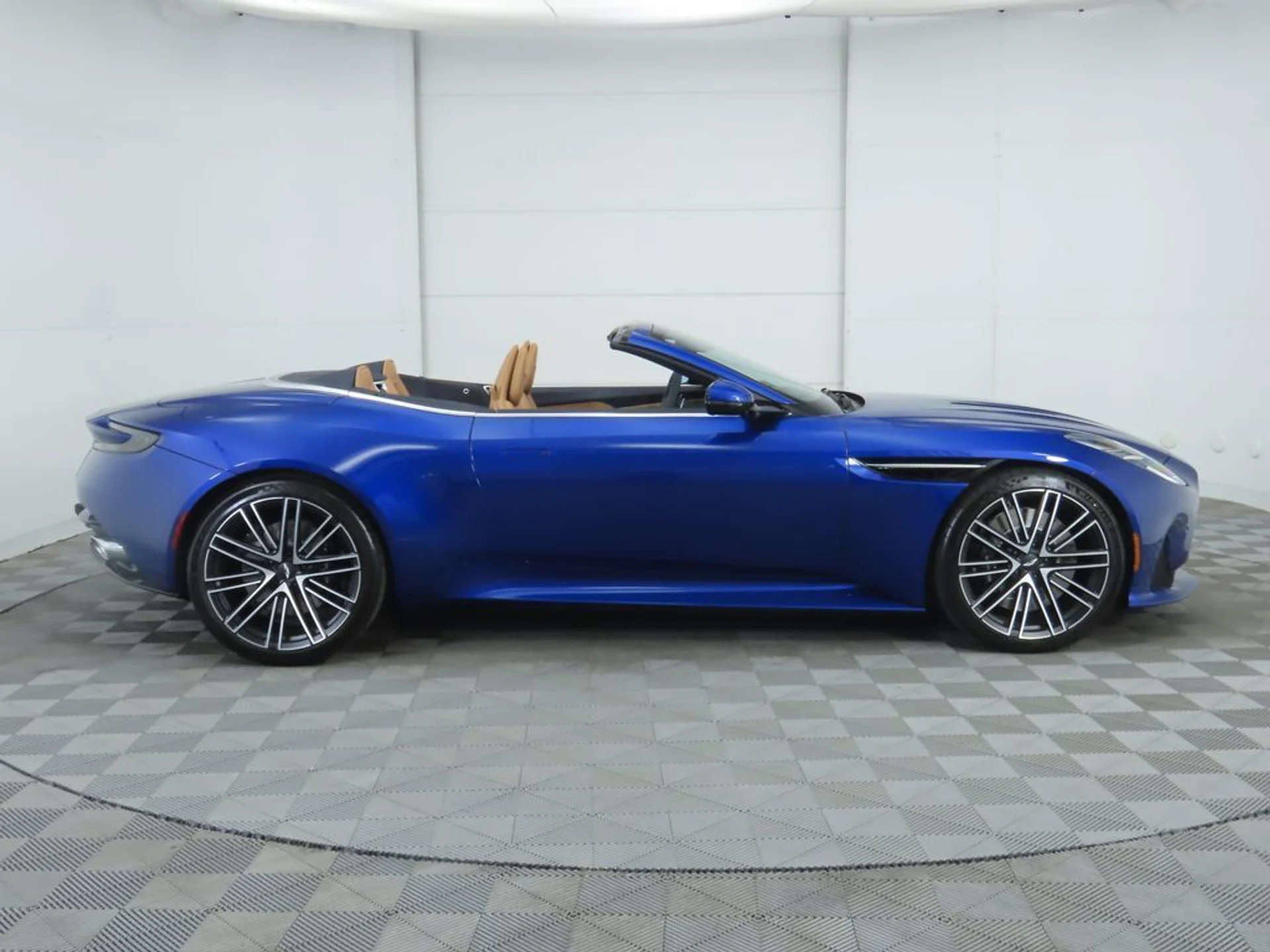 mph003_2119113976_used_2026_aston_martin_db12_volante_8119_23037586_4_1024_48661036d6