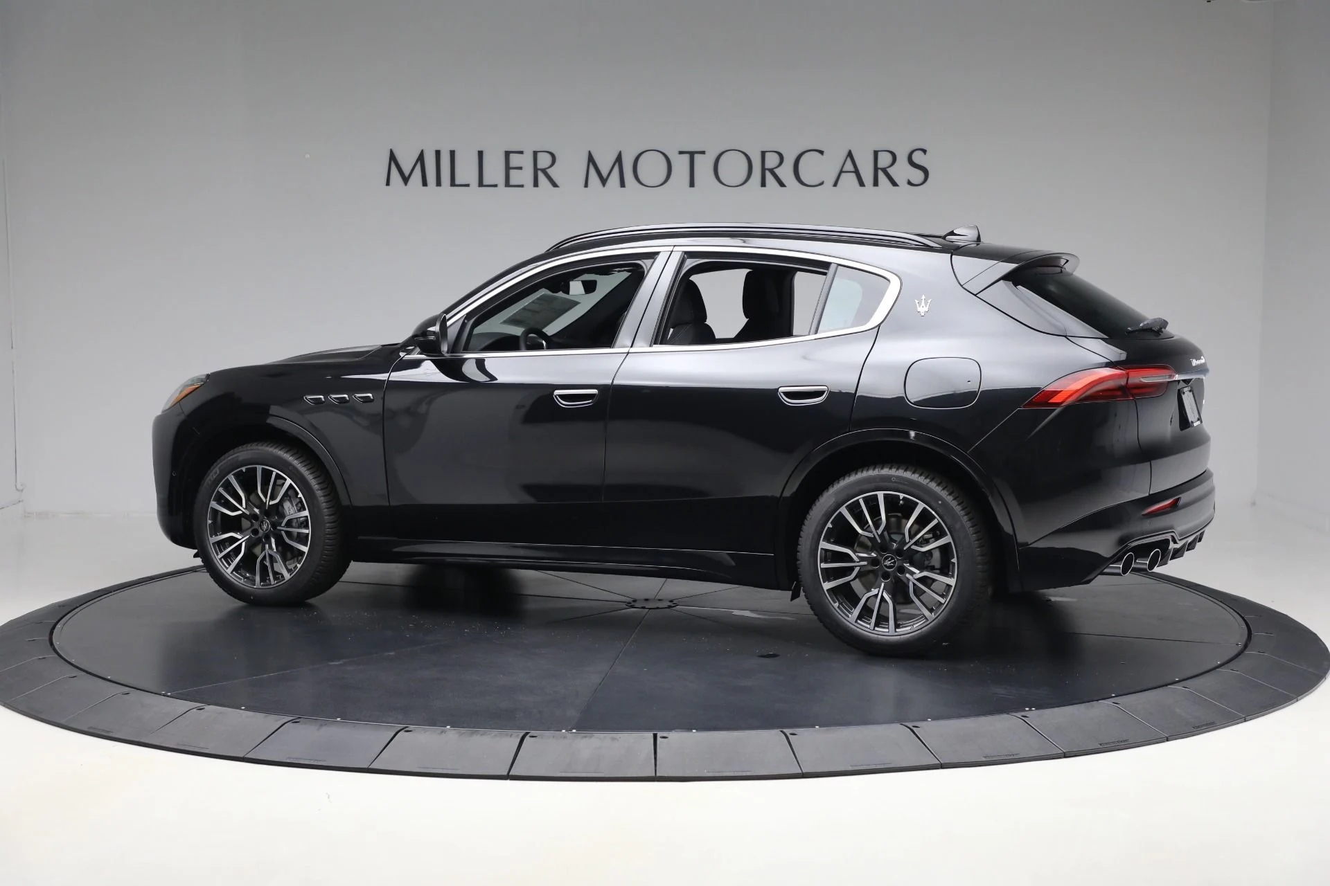mph003_2148086778_New_2025_Maserati_Grecale_487655bd79