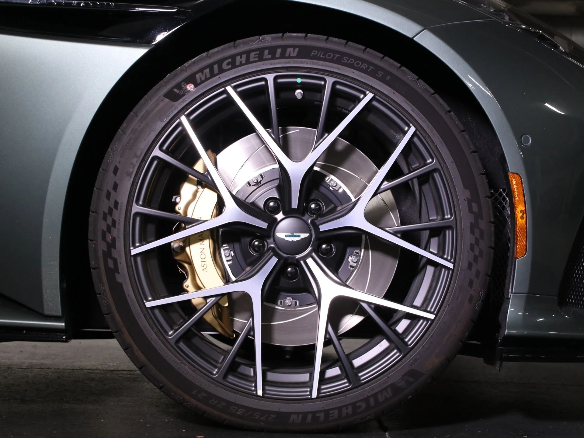 mph003_2158708973_New_2025_Aston_Martin_DB_12_1763585556_6c6428d871