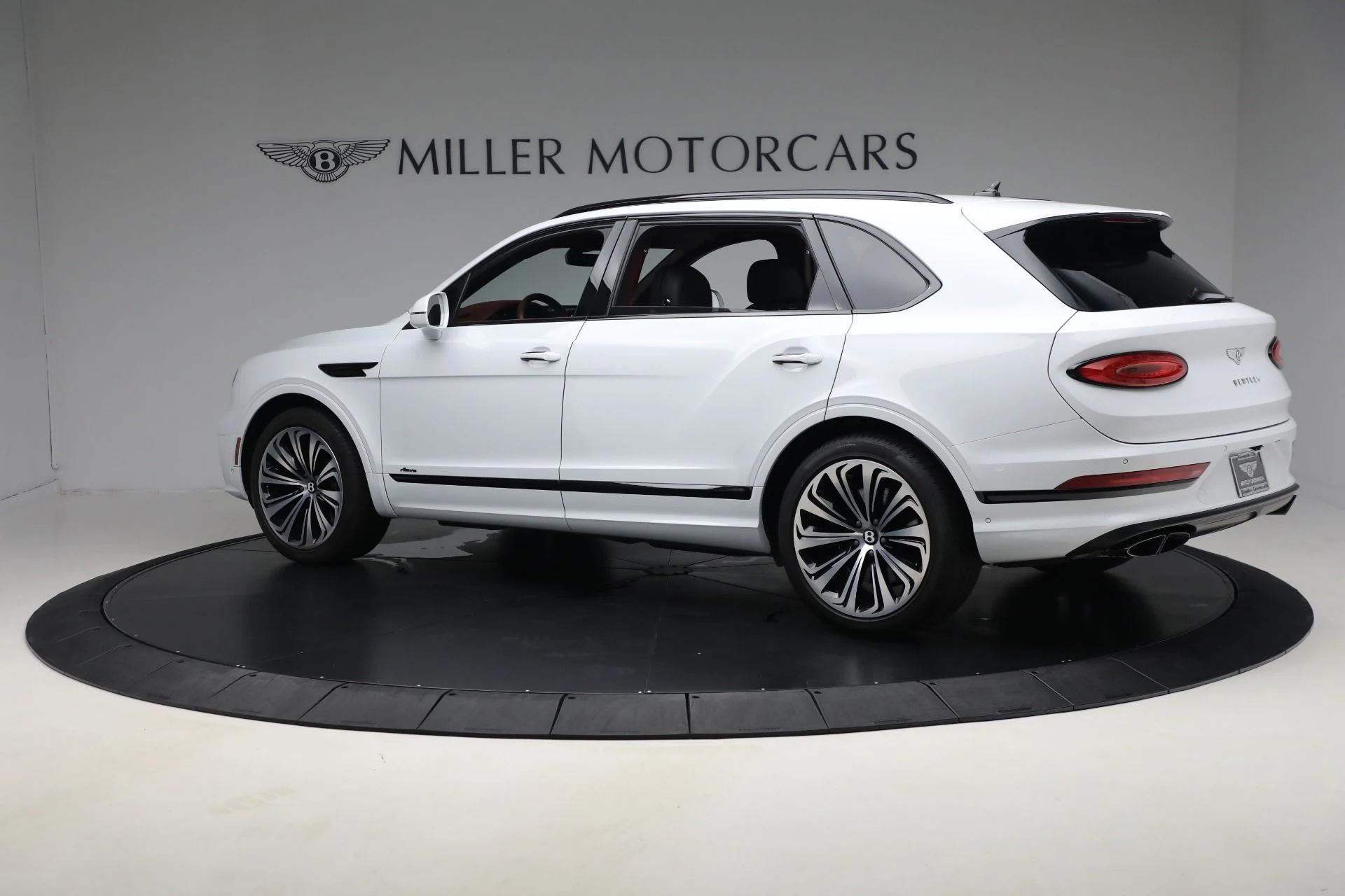 mph003_2160481157_Used_2023_Bentley_Bentayga_EWB_Azure_V8_2357268e0f