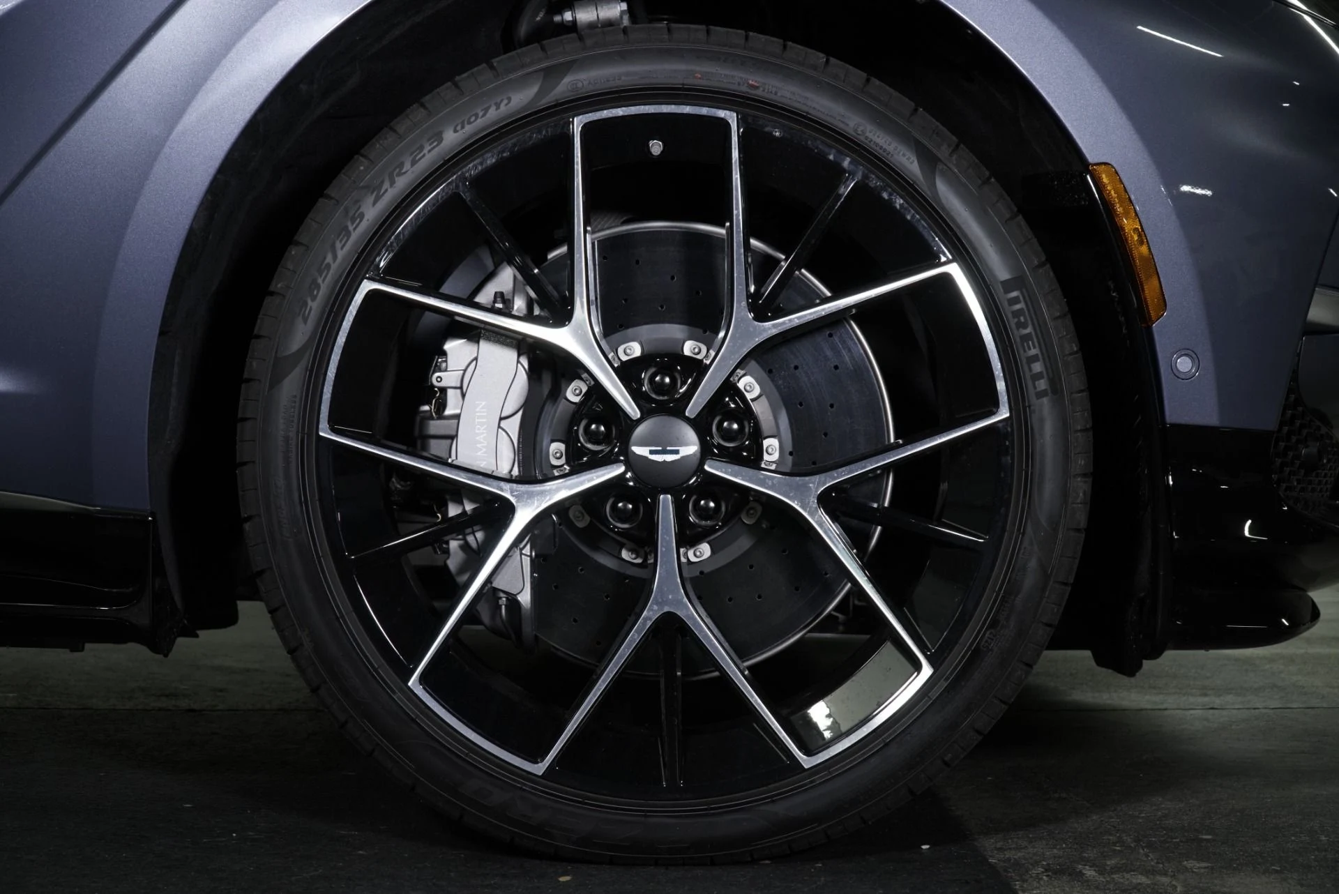 mph003_216155215_New_2026_Aston_Martin_DBX_707_1765563110_67b4a5f2b8