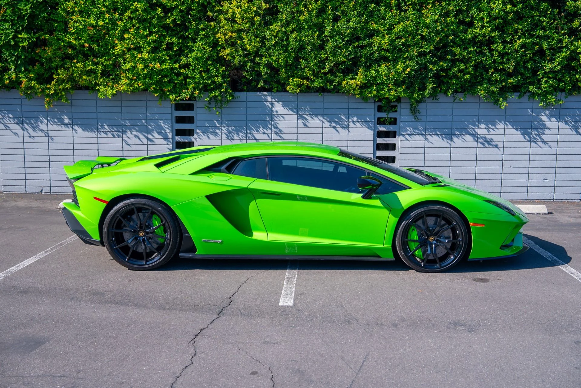 mph003_2180465211_Used_2018_Lamborghini_Aventador_LP_740_4_S_1762289338_5f8f0fd4a7